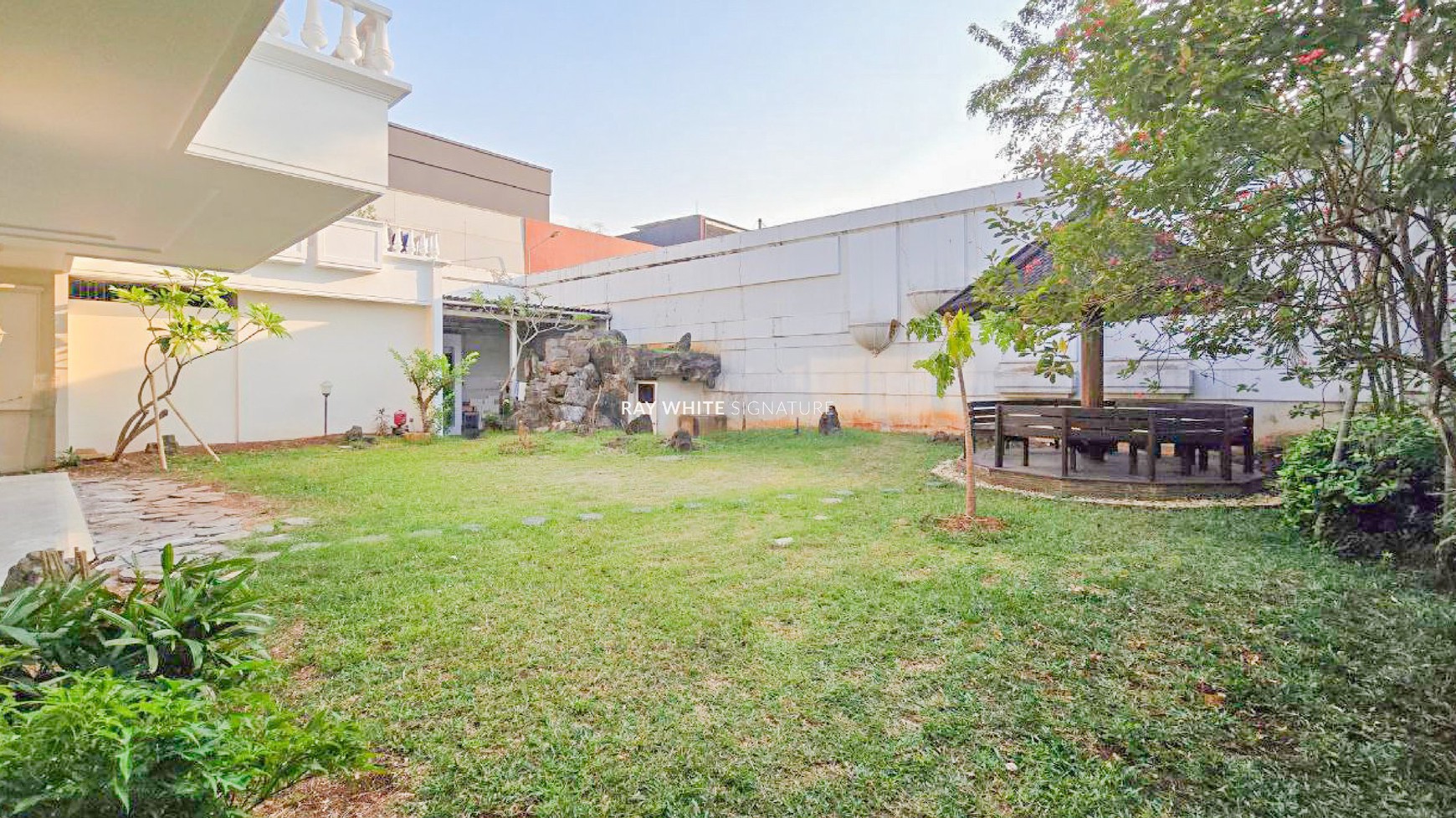 Disewakan Rumah Mewah 2 Lantai Di Jl Permata Hijau Boulevard