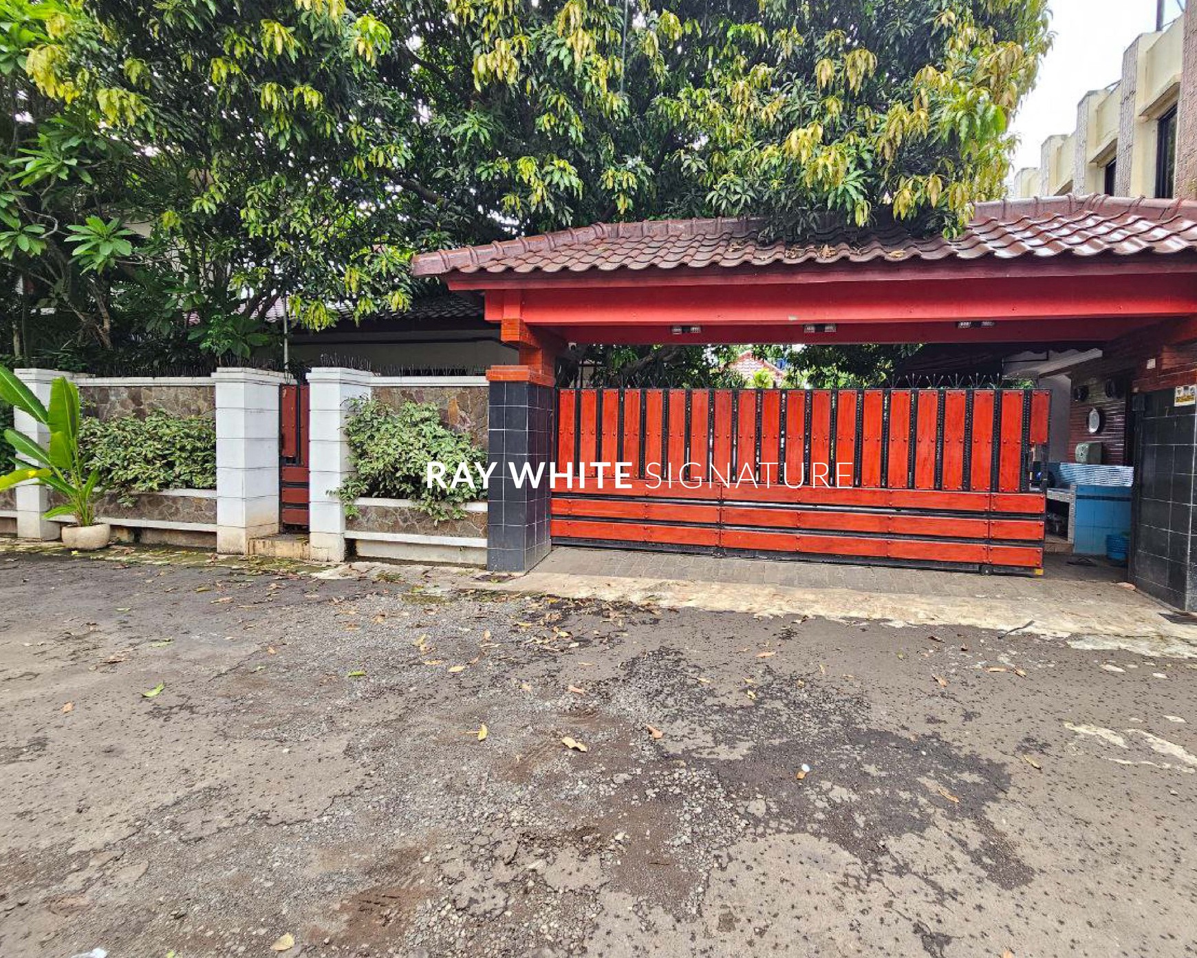 Rumah di daerah Kebagusan dekat Ragunan, di Jl. Anggrek