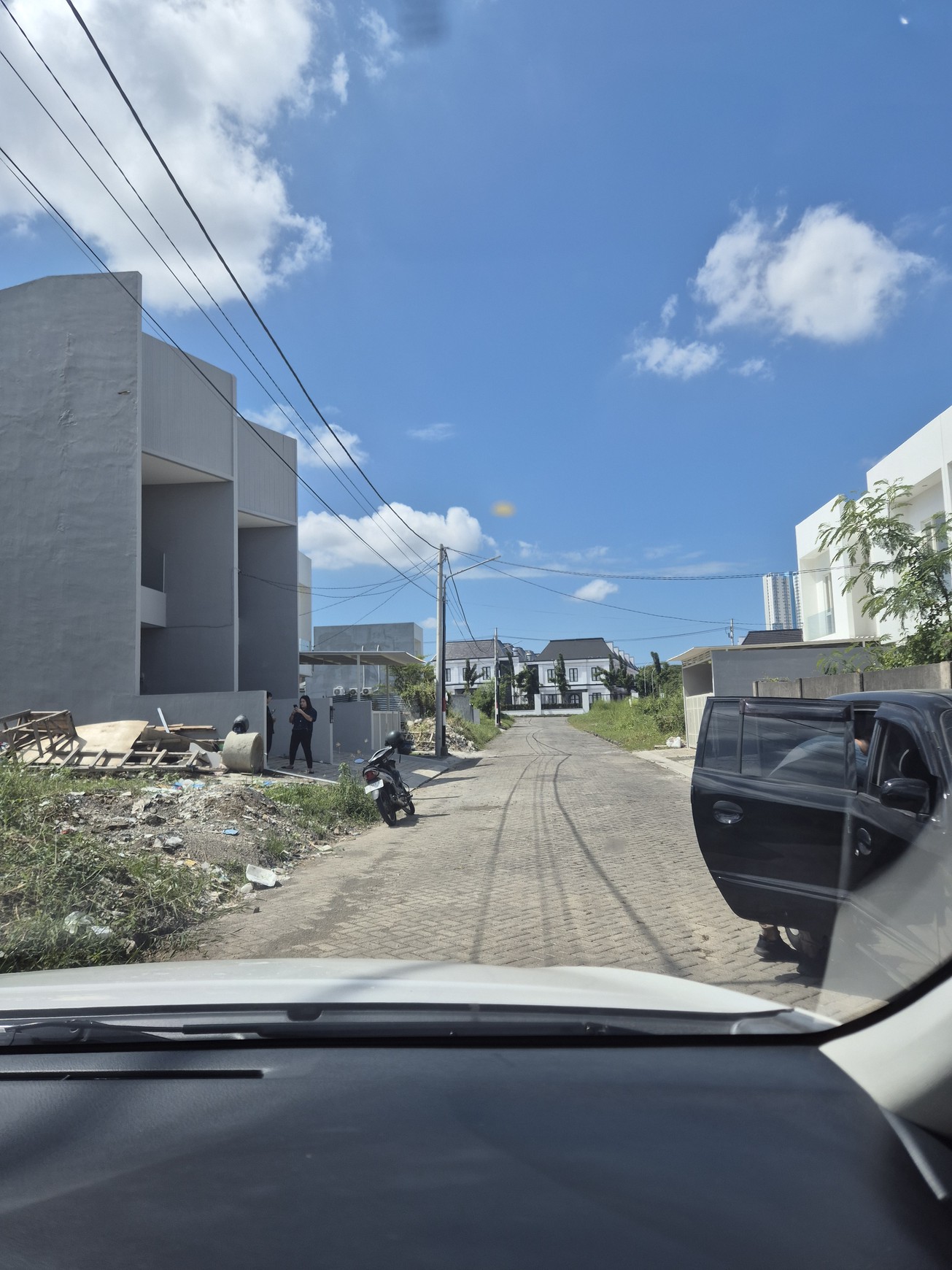 DIJUAL RUMAH KEMBAR 2 SIAP HUNI, Graha Green Garden, Dian Istana, Surabaya Barat