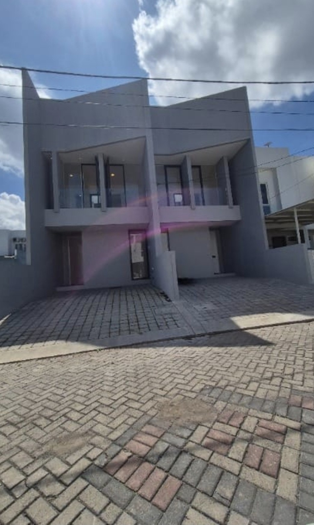 DIJUAL RUMAH KEMBAR 2 SIAP HUNI, Graha Green Garden, Dian Istana, Surabaya Barat