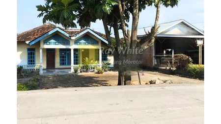 Dijual tanah bonus bangunan rumah tinggal p[inggir jalan karang anyar