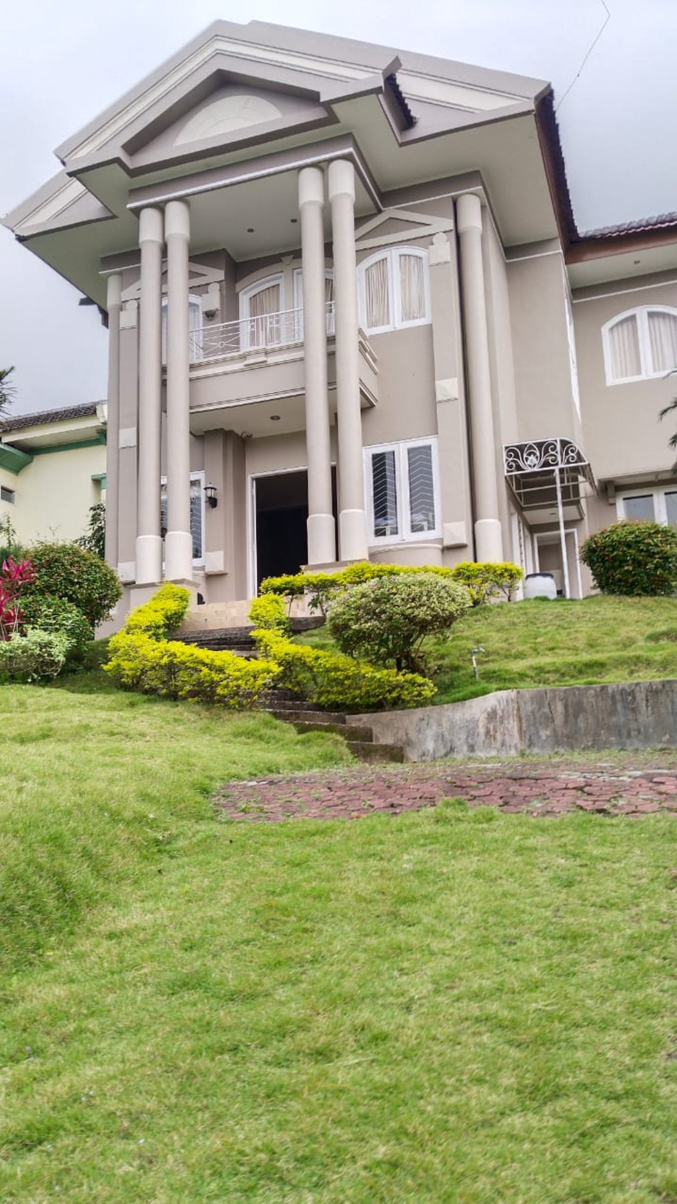 Dijual cepat villa di Trawas lokasi puncak trawas tidak jauh dari wisata glamping