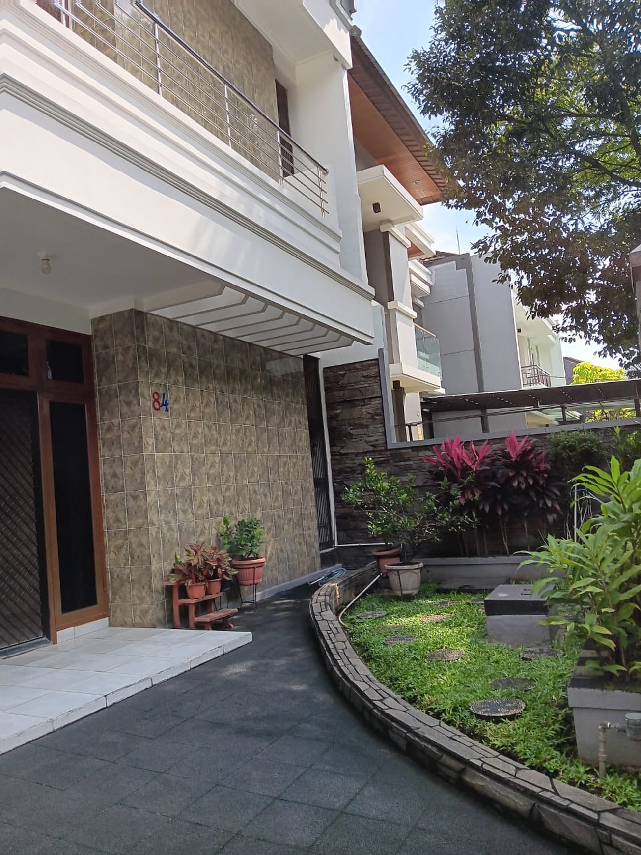Dijual Rumah Asri Terawat Furnished di Batunungal, Bandung