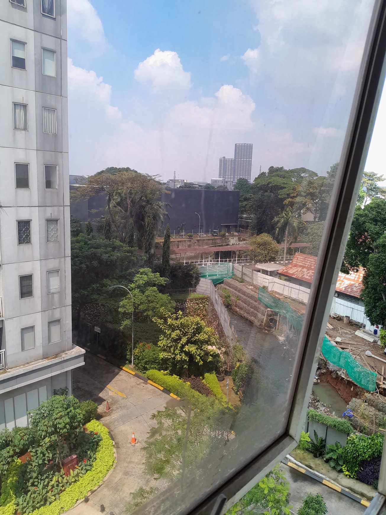 Apart Siap Huni Di Emerald Bintaro Jaya Sektor 9
