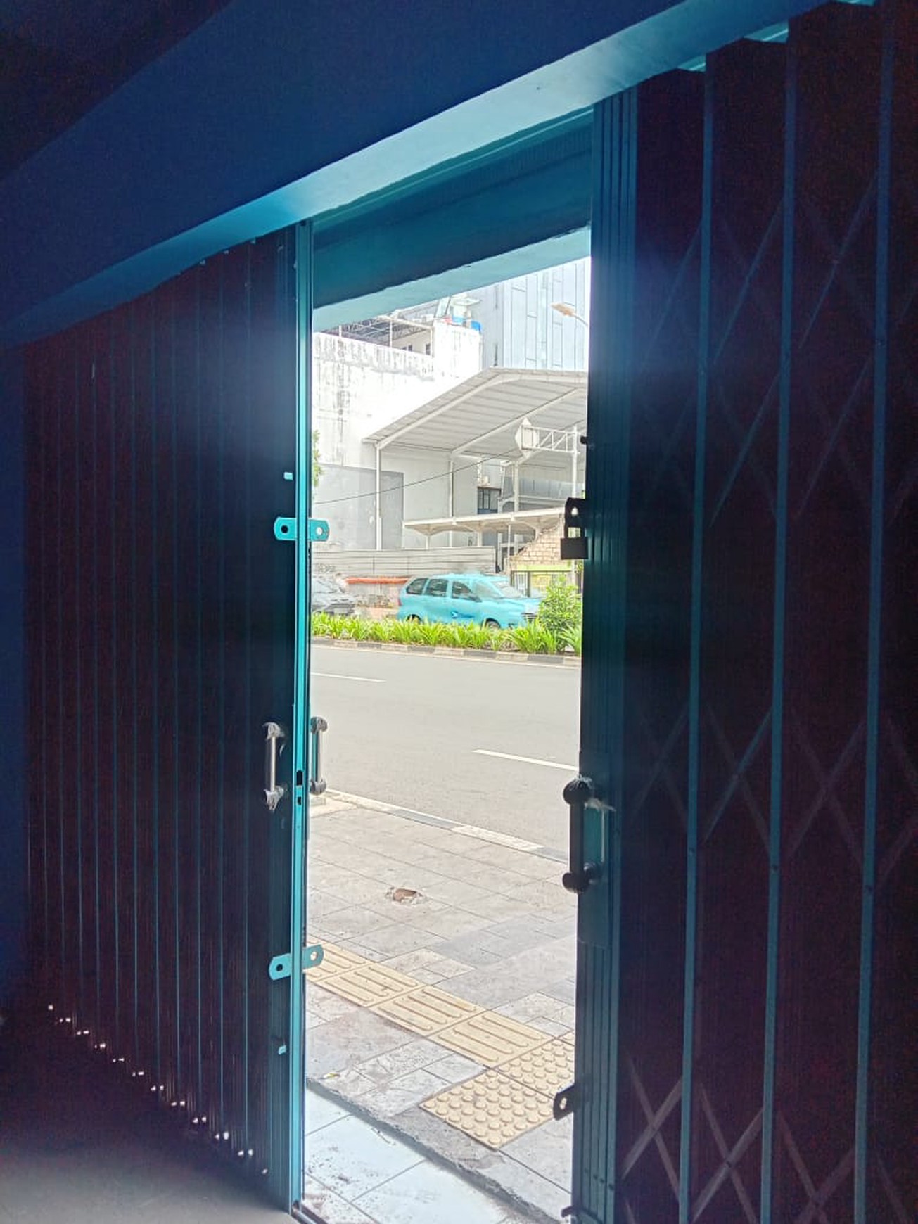 Rumah Hitung Tanah Di Jl Lapangan Bola Kebon Jeruk Jakarta Barat
