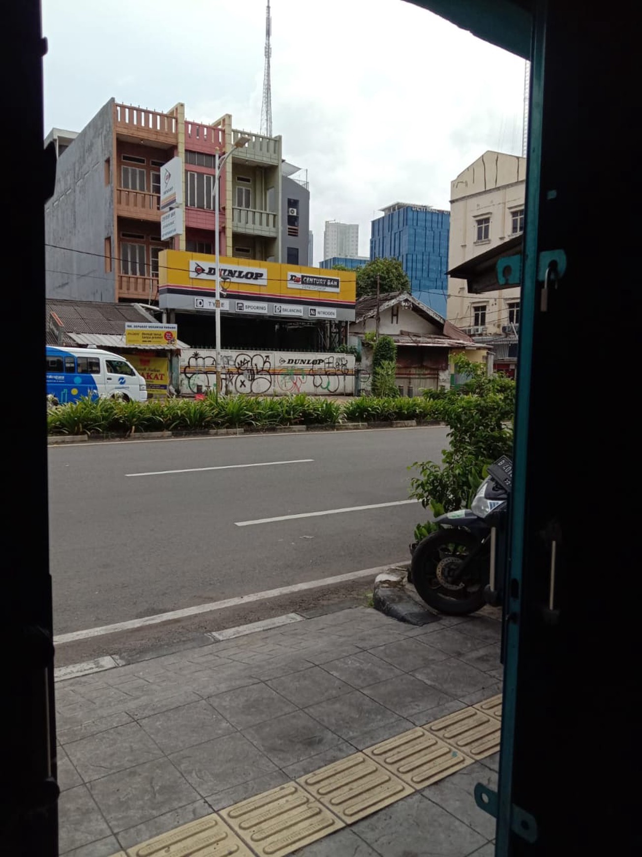 Rumah Hitung Tanah Di Jl Lapangan Bola Kebon Jeruk Jakarta Barat