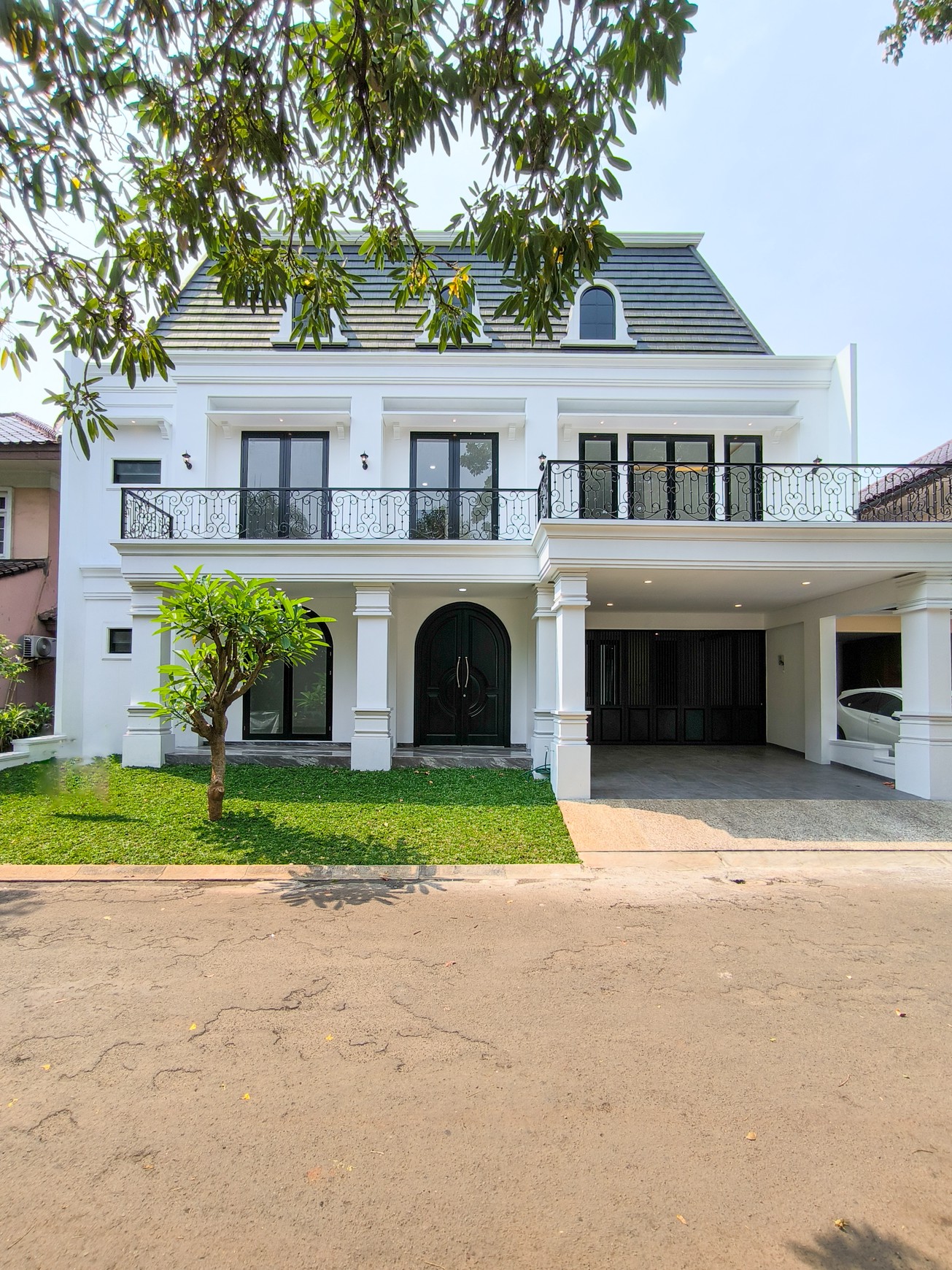 Rumah Baru Mewah dengan Pool di Bintaro Jaya Sektor 9