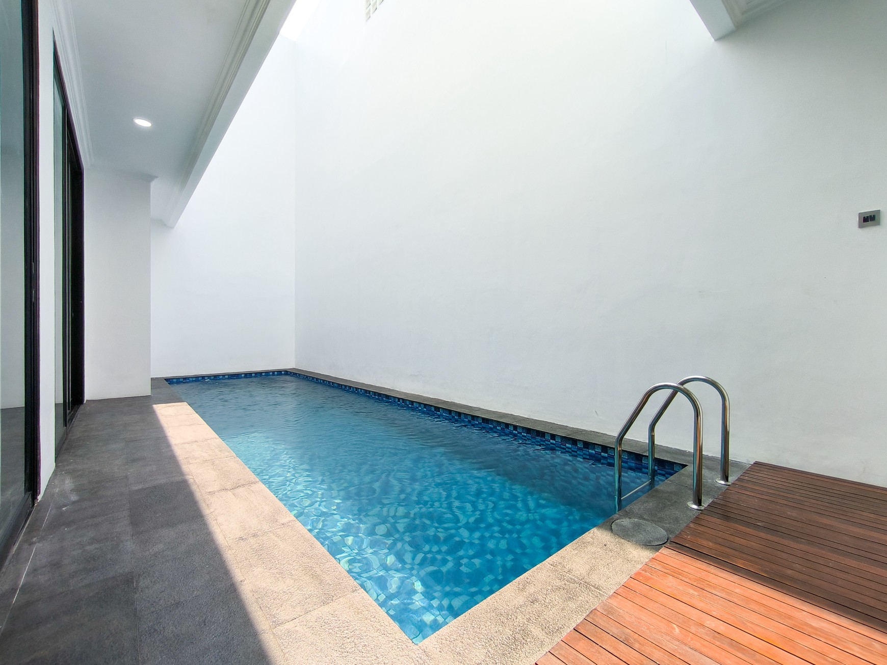 Rumah Baru Mewah dengan Pool di Bintaro Jaya Sektor 9