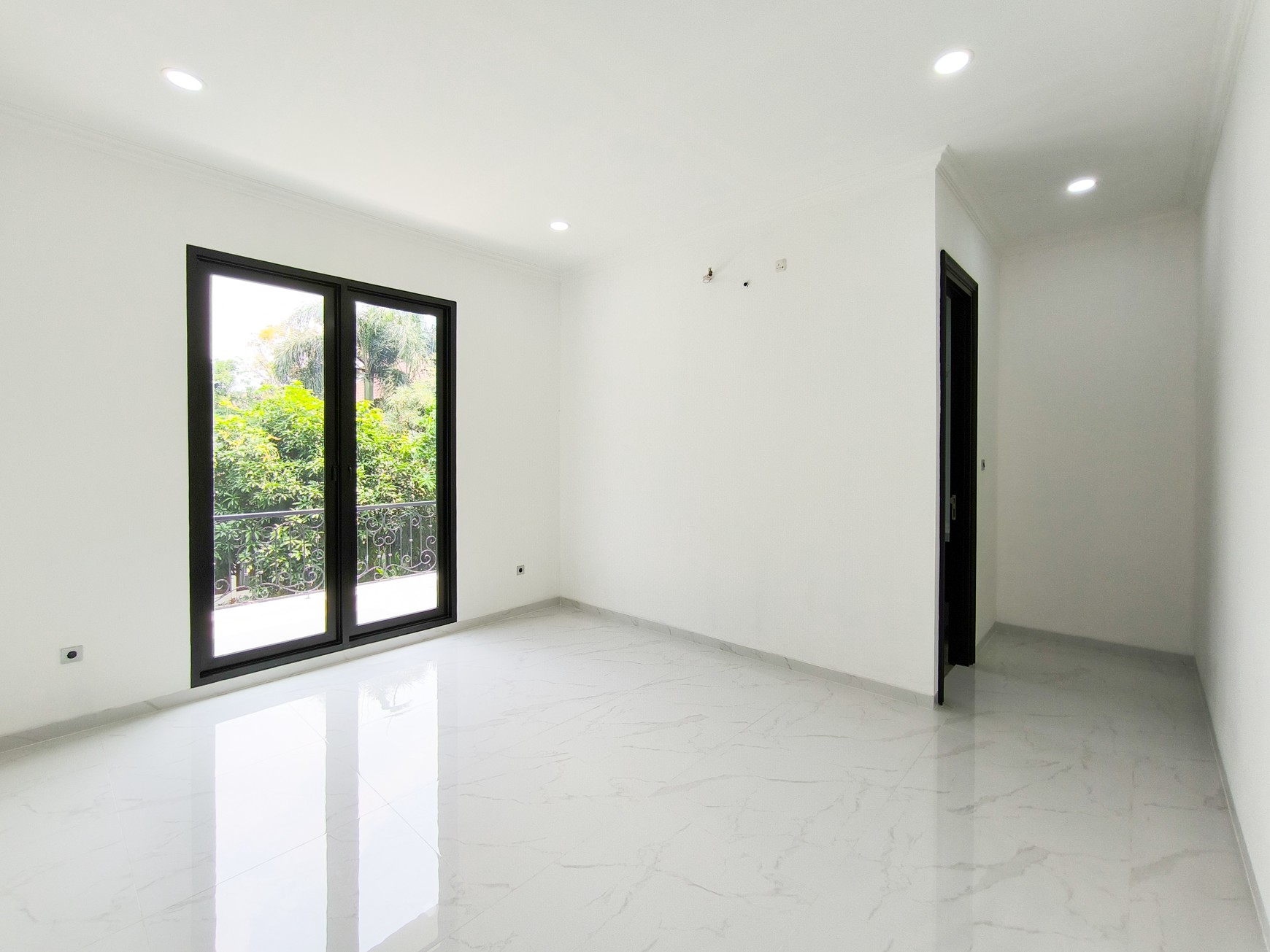 Rumah Baru Mewah dengan Pool di Bintaro Jaya Sektor 9