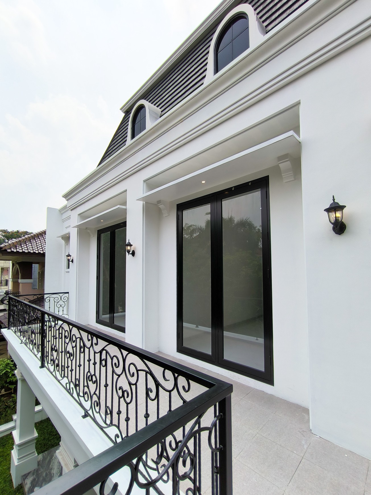 Rumah Baru Mewah dengan Pool di Bintaro Jaya Sektor 9