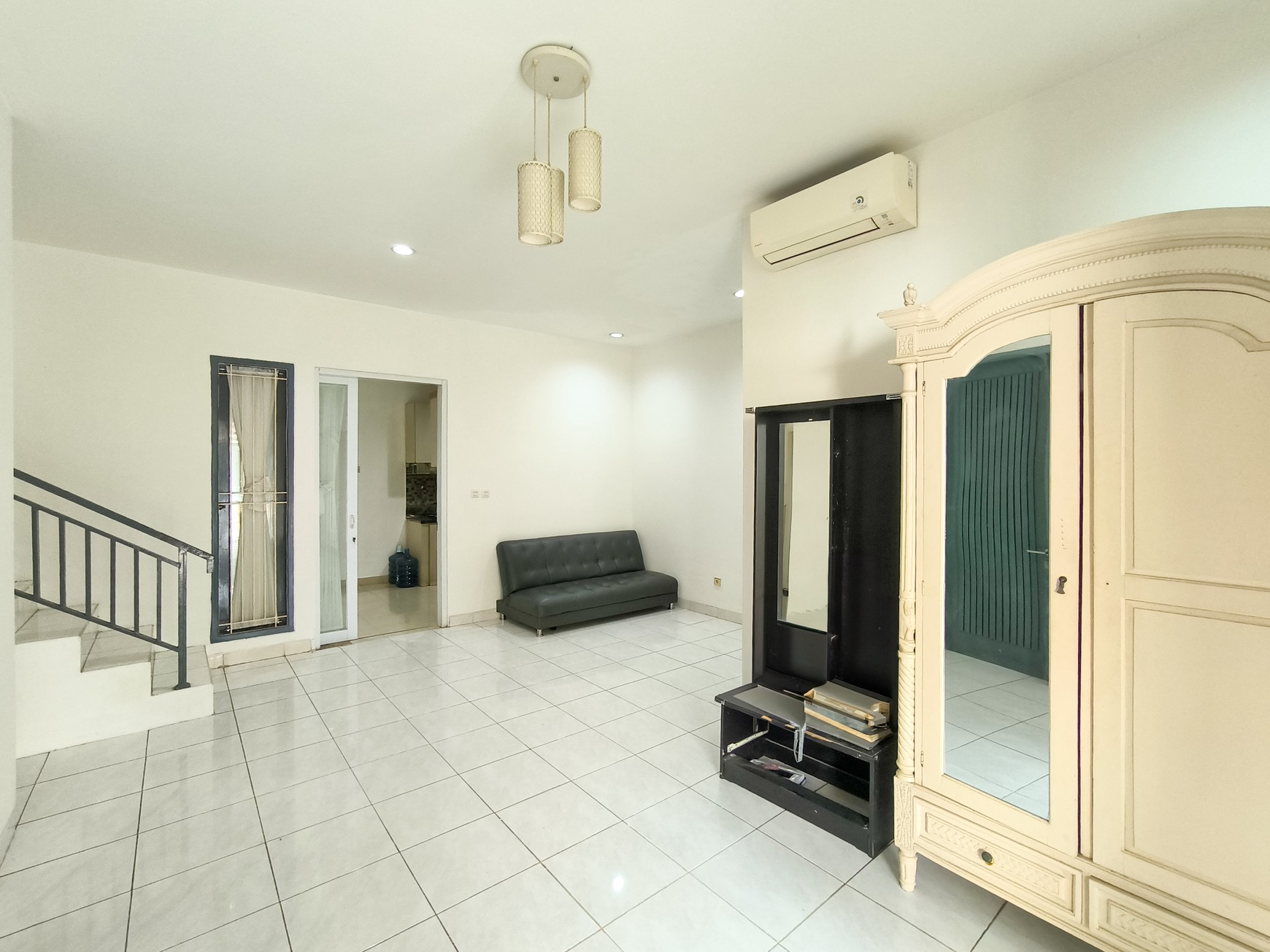 Rumah Secondary Bagus 2 Lantai Di Bsd Nusaloka Tangerang.