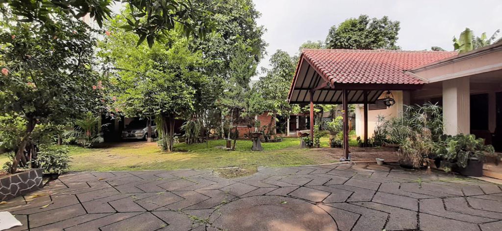 Rumah KT 6+1 Hitung Tanah Luas dengan Lokasi Strategis @Kebayoran Lama, Jakarta Selatan