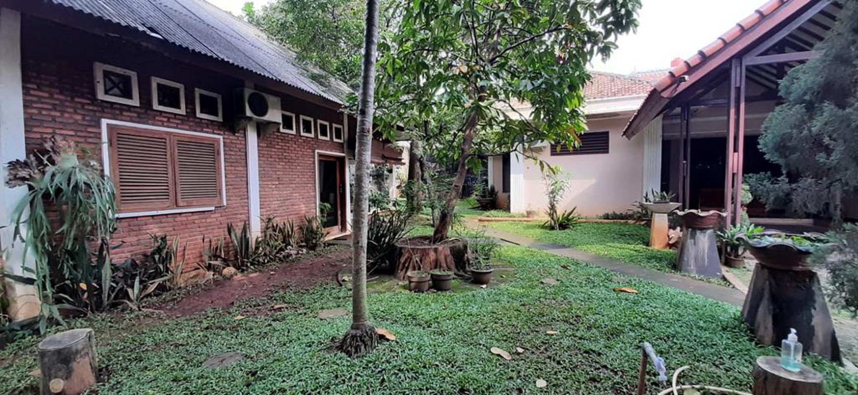 Rumah KT 6+1 Hitung Tanah Luas dengan Lokasi Strategis @Kebayoran Lama, Jakarta Selatan