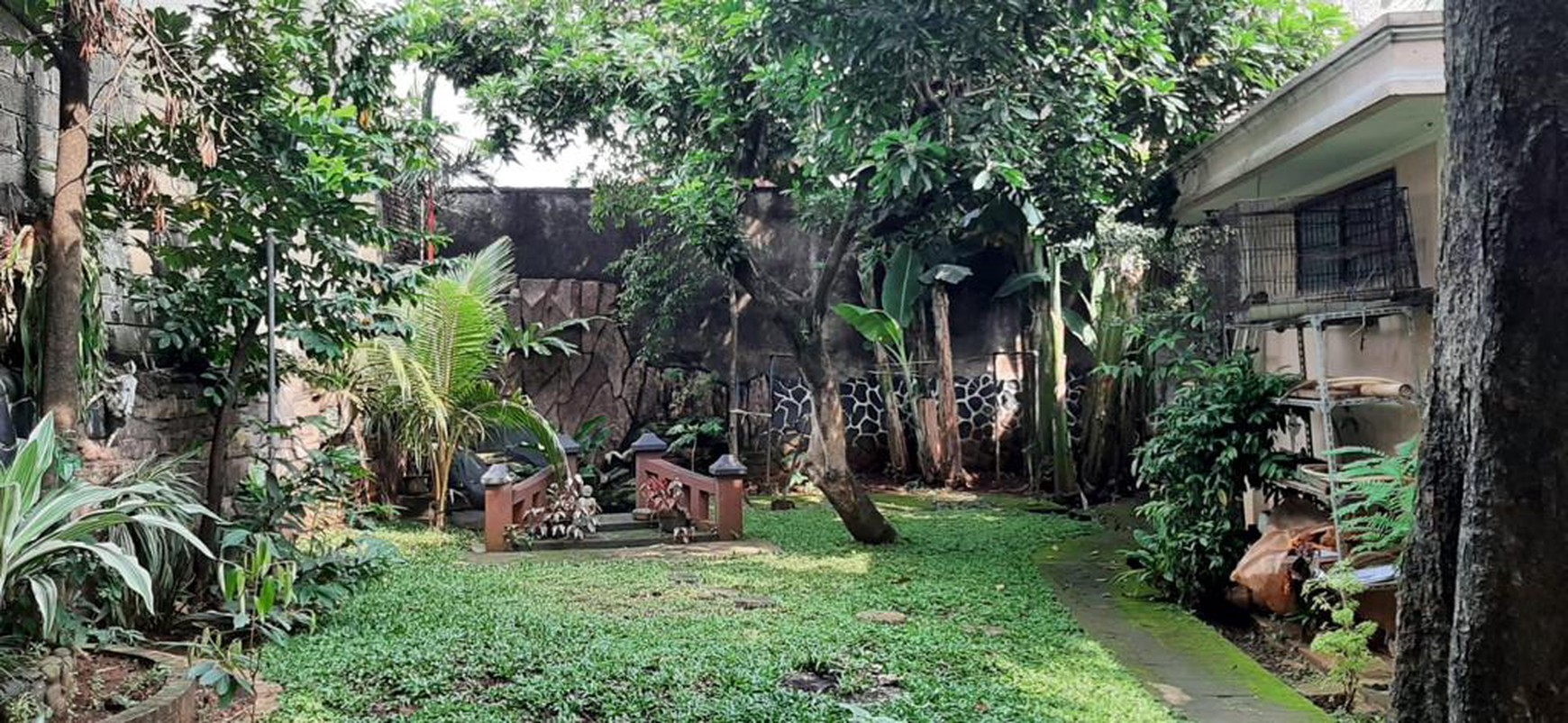 Rumah KT 6+1 Hitung Tanah Luas dengan Lokasi Strategis @Kebayoran Lama, Jakarta Selatan