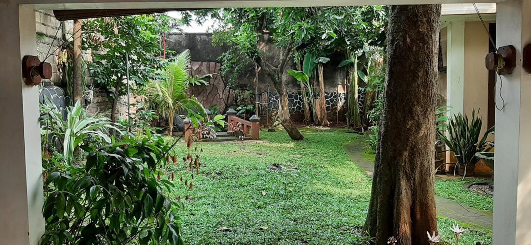 Rumah KT 6+1 Hitung Tanah Luas dengan Lokasi Strategis @Kebayoran Lama, Jakarta Selatan