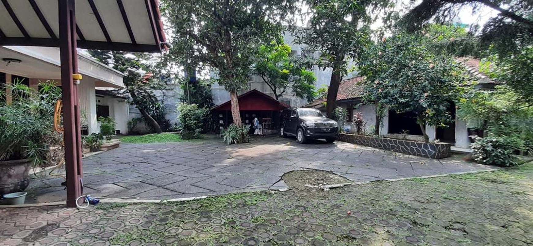 Rumah KT 6+1 Hitung Tanah Luas dengan Lokasi Strategis @Kebayoran Lama, Jakarta Selatan