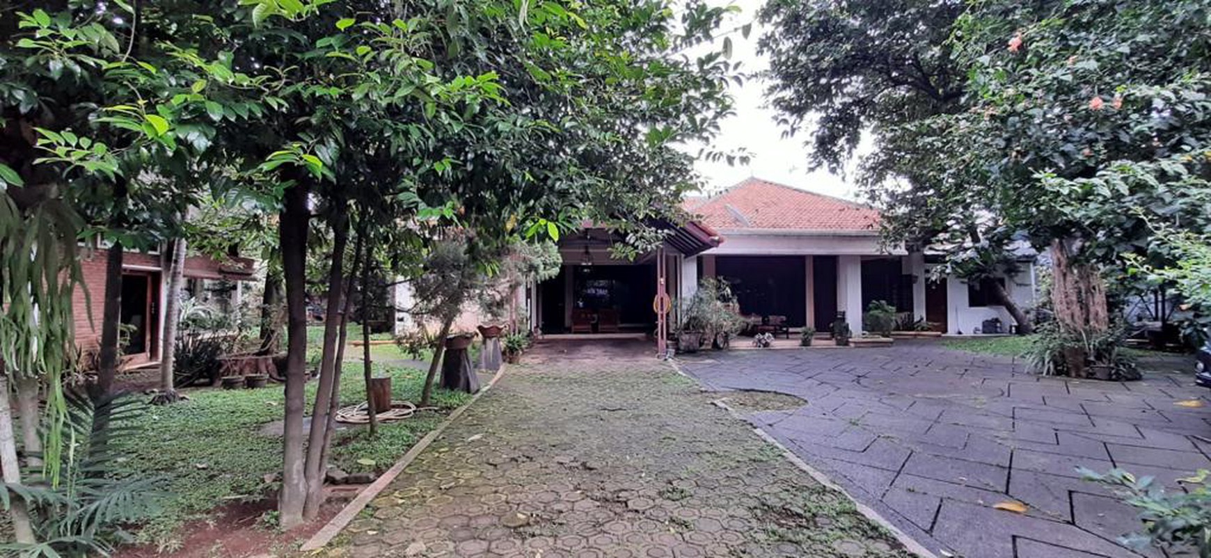 Rumah KT 6+1 Hitung Tanah Luas dengan Lokasi Strategis @Kebayoran Lama, Jakarta Selatan