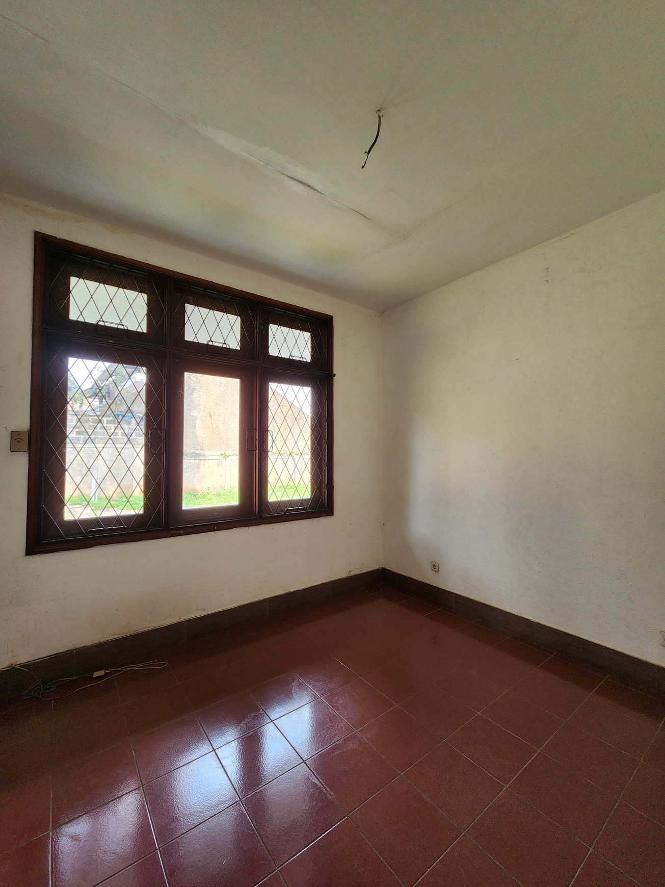 DIJUAL RUMAH ASRI 4 KAMAR TIDUR - KOLAM RENANG DI KEMANG SELATAN - CIPETE, CILANDAK, JAKARTA SELATAN