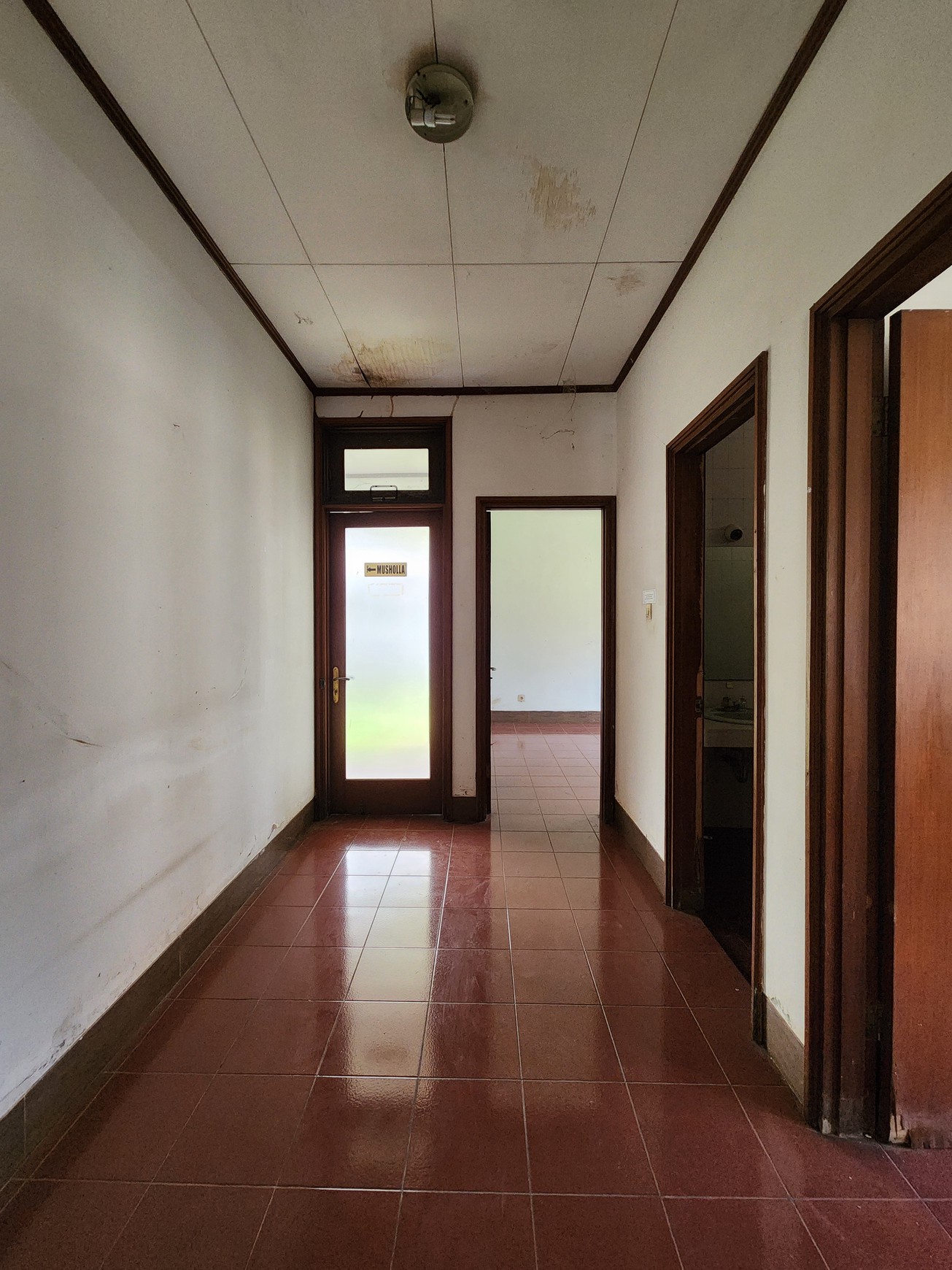 DIJUAL RUMAH ASRI 4 KAMAR TIDUR - KOLAM RENANG DI KEMANG SELATAN - CIPETE, CILANDAK, JAKARTA SELATAN