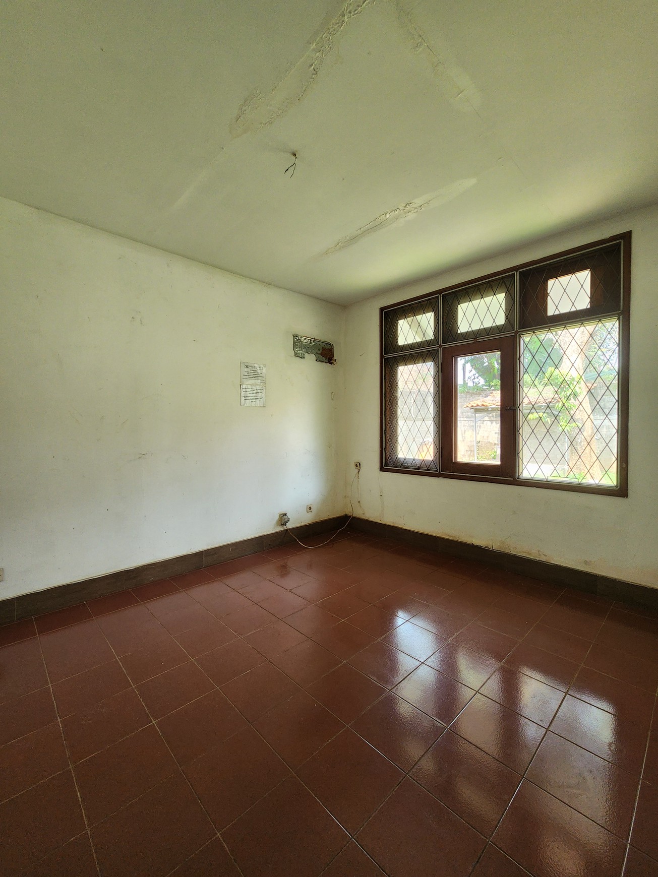 DIJUAL RUMAH ASRI 4 KAMAR TIDUR - KOLAM RENANG DI KEMANG SELATAN - CIPETE, CILANDAK, JAKARTA SELATAN
