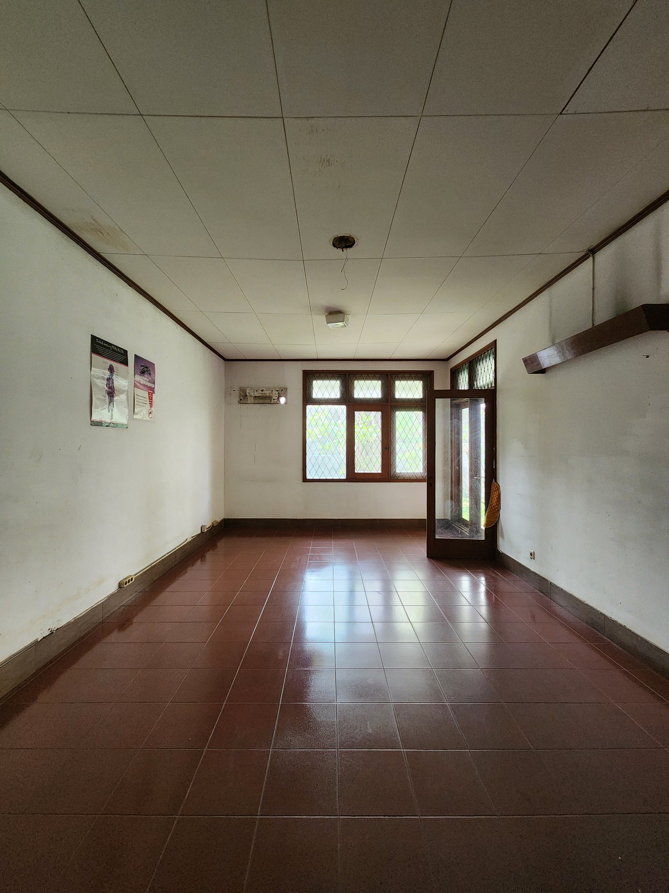 DIJUAL RUMAH ASRI 4 KAMAR TIDUR - KOLAM RENANG DI KEMANG SELATAN - CIPETE, CILANDAK, JAKARTA SELATAN