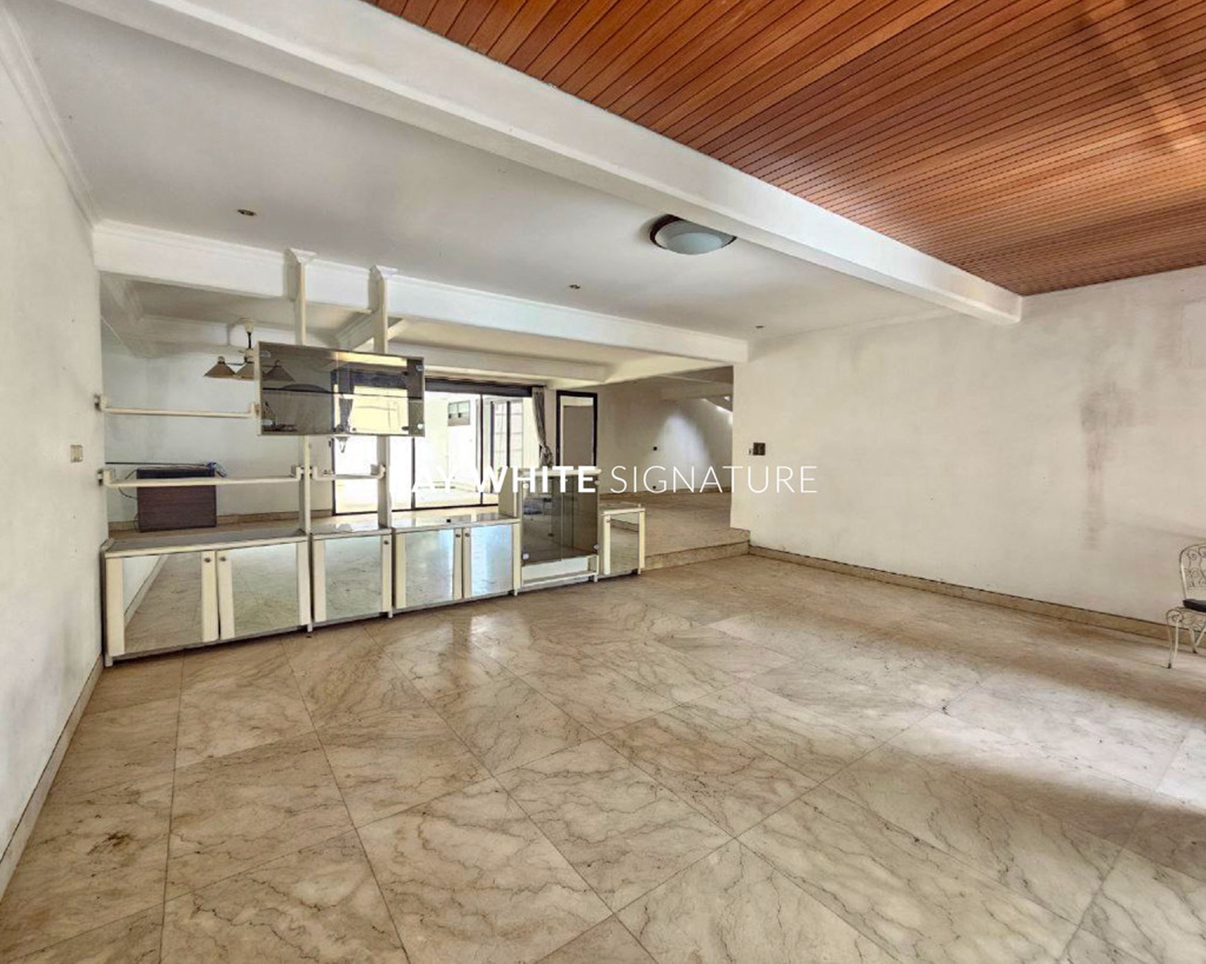 Jual 2 Rumah Lama Untuk Usaha di Jl Cempaka Putih II