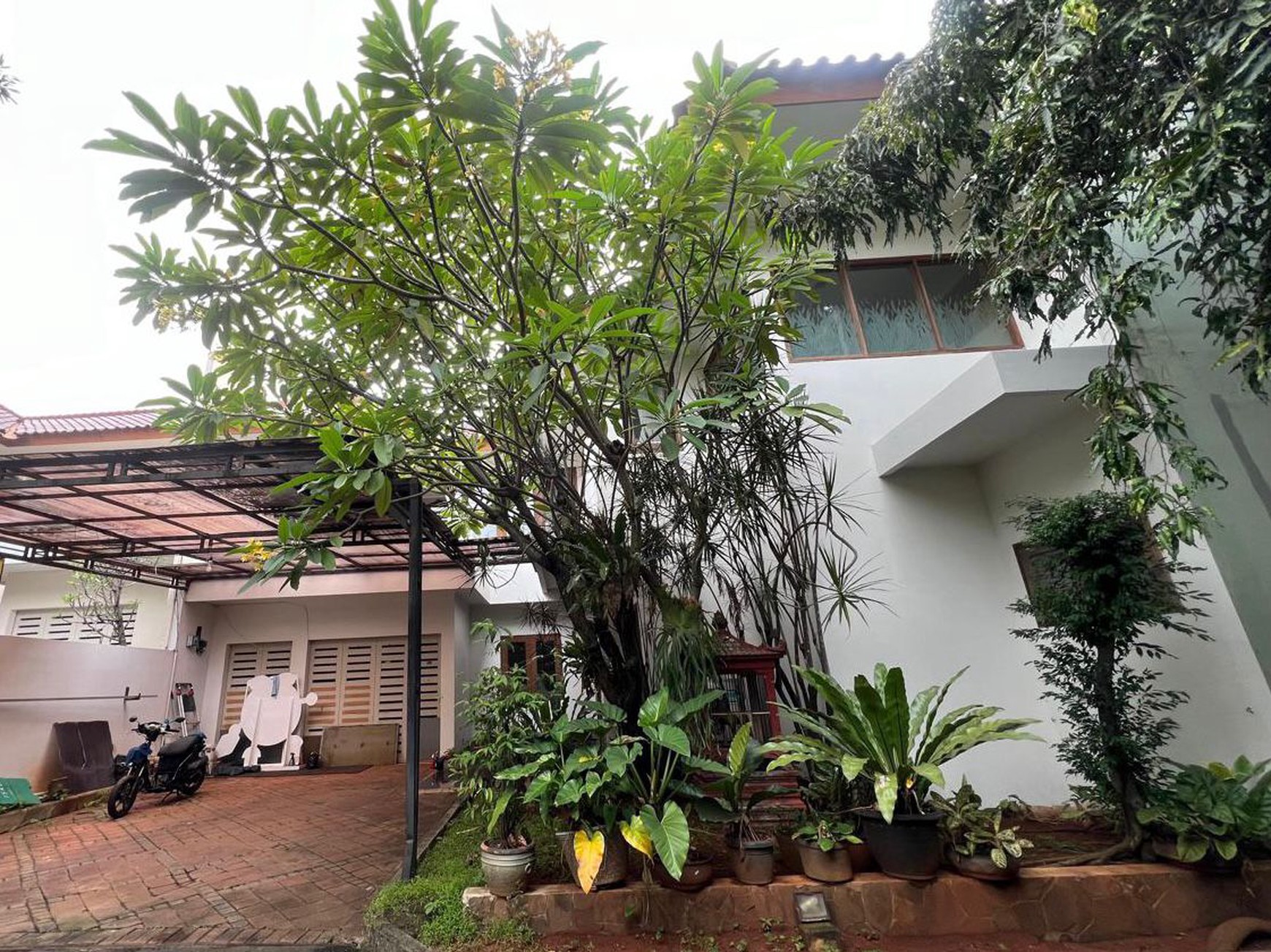Dijual Rumah Cantik Nuansa Bali dalam Town House Lebak Bulus  Rumah