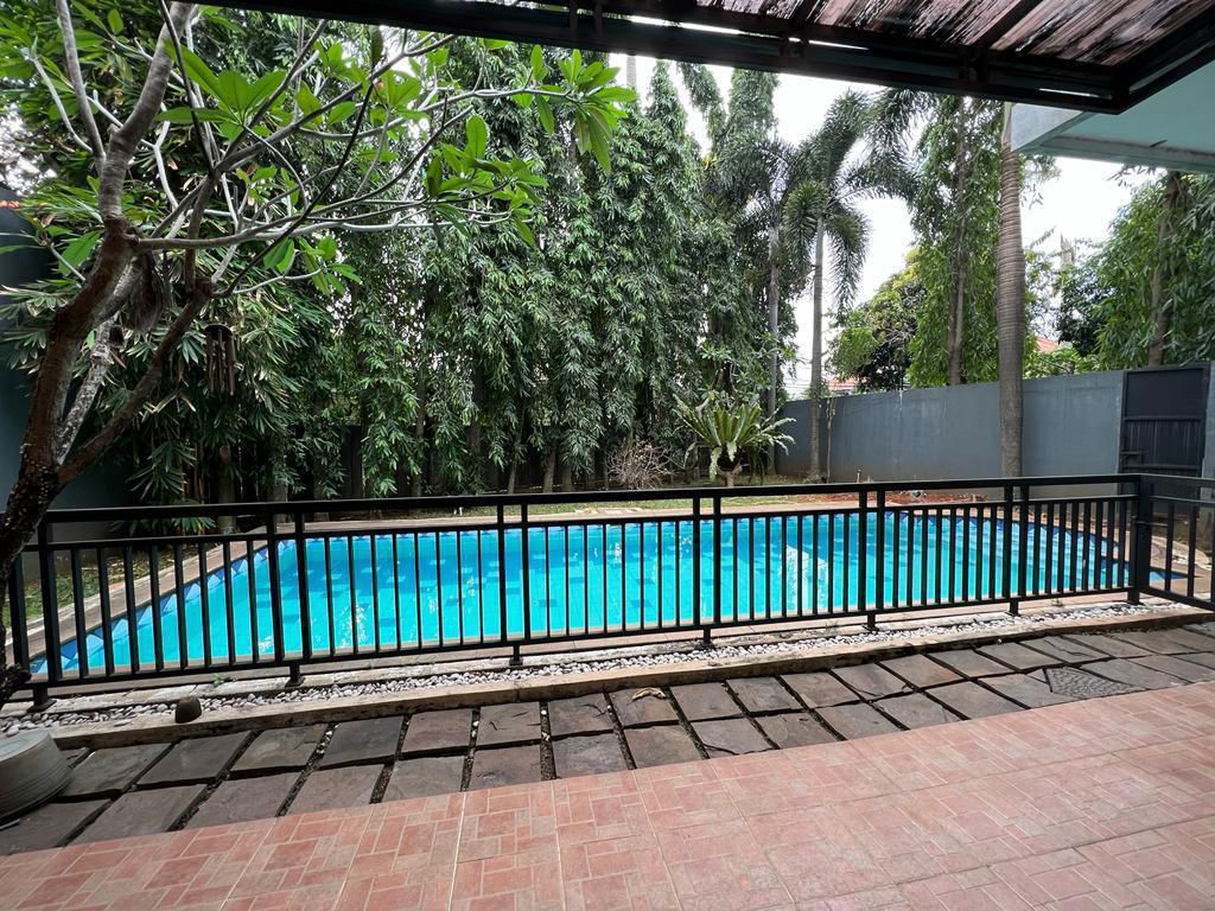 Dijual Rumah Cantik Nuansa Bali dalam Town House Lebak Bulus  Rumah