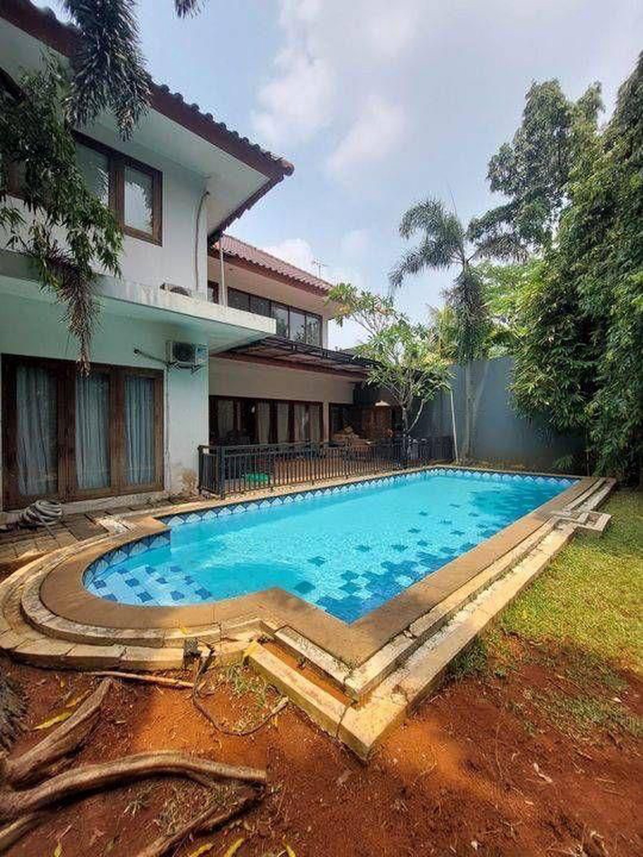 Dijual Rumah Cantik Nuansa Bali dalam Town House Lebak Bulus  Rumah