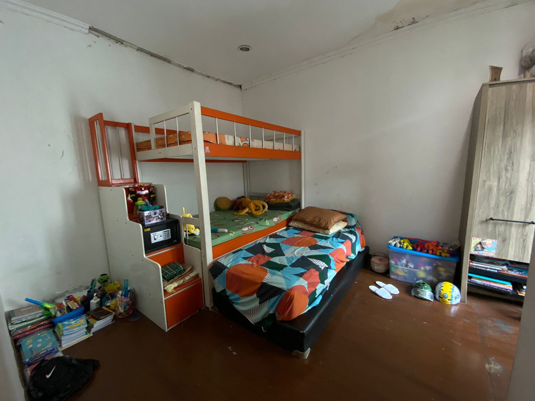 DISEWA MURAH Rumah JL Jambi Surabaya Pusat