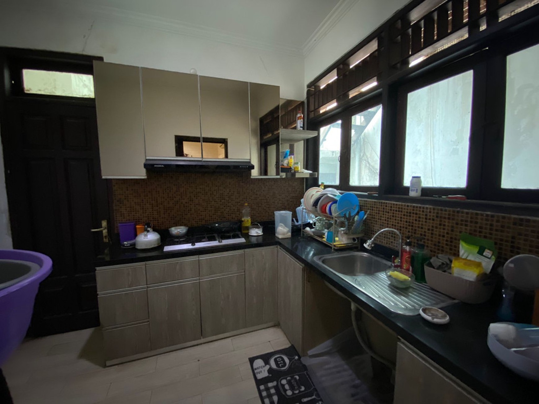 DISEWA MURAH Rumah JL Jambi Surabaya Pusat