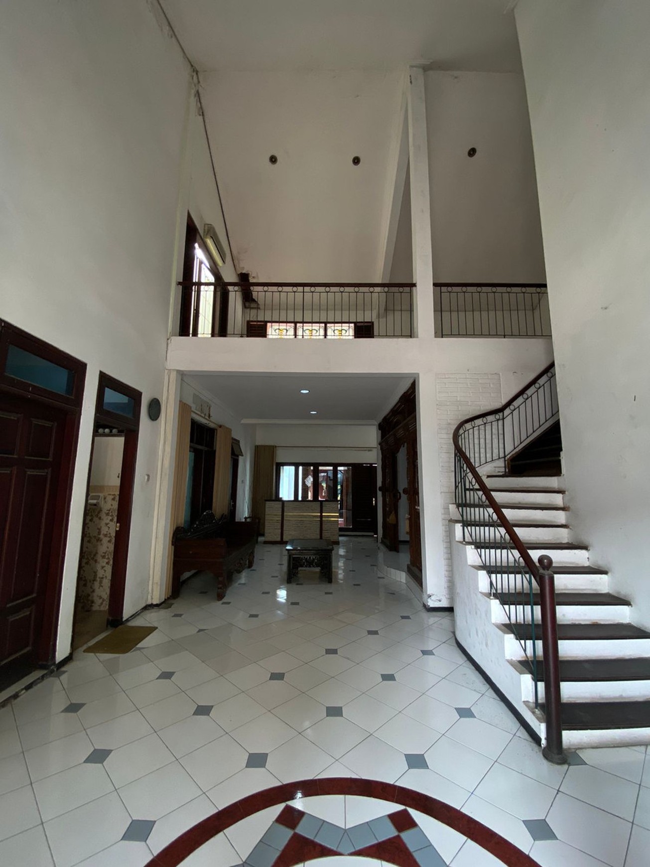 DISEWA MURAH Rumah JL Jambi Surabaya Pusat
