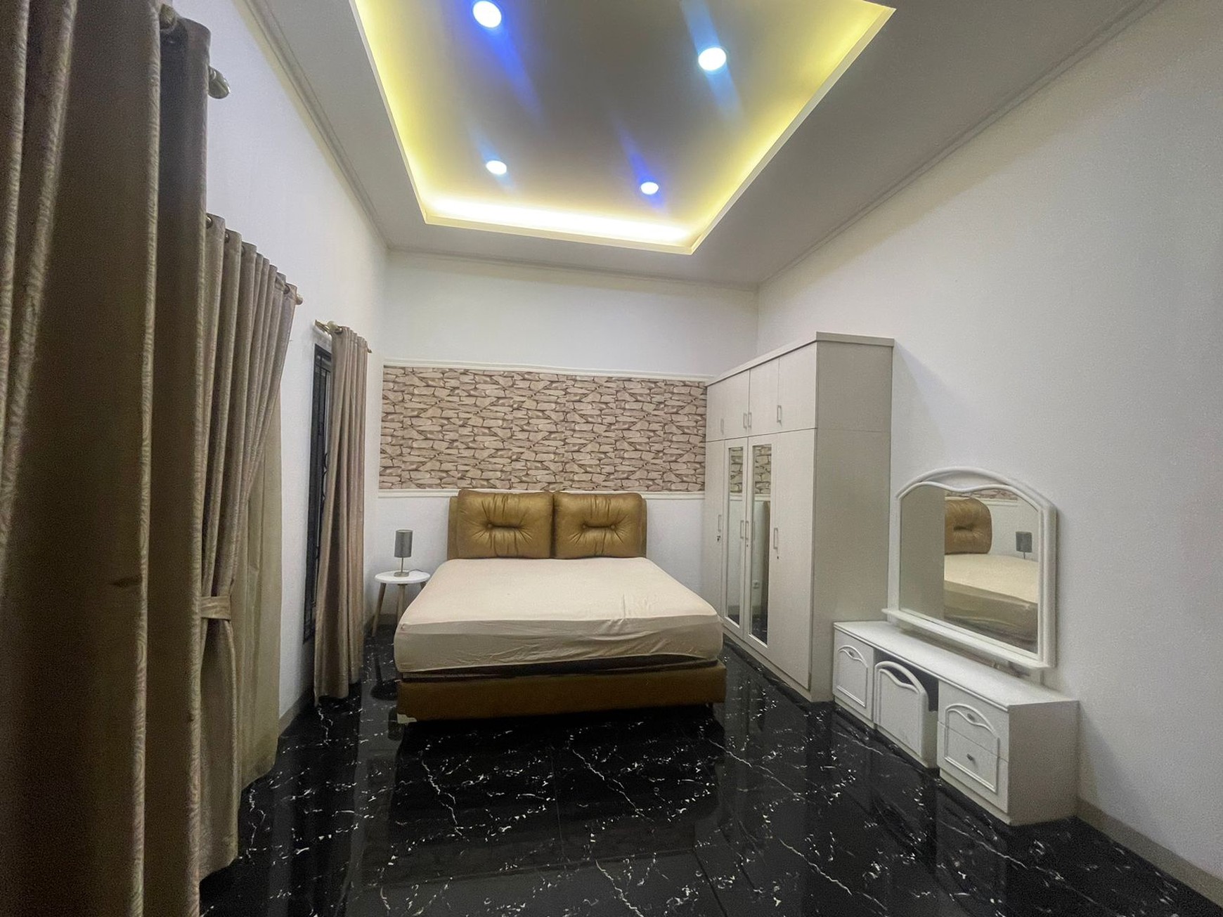 Rumah siap huni di Kota WisataLT 180LB 4504KT5KMRangka baja ringan