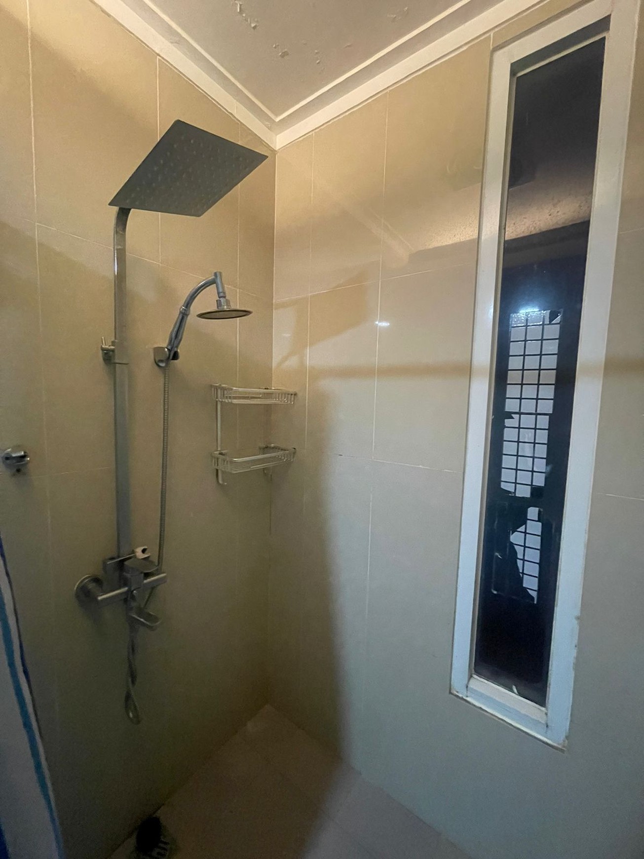 Rumah siap huni di Kota WisataLT 180LB 4504KT5KMRangka baja ringan