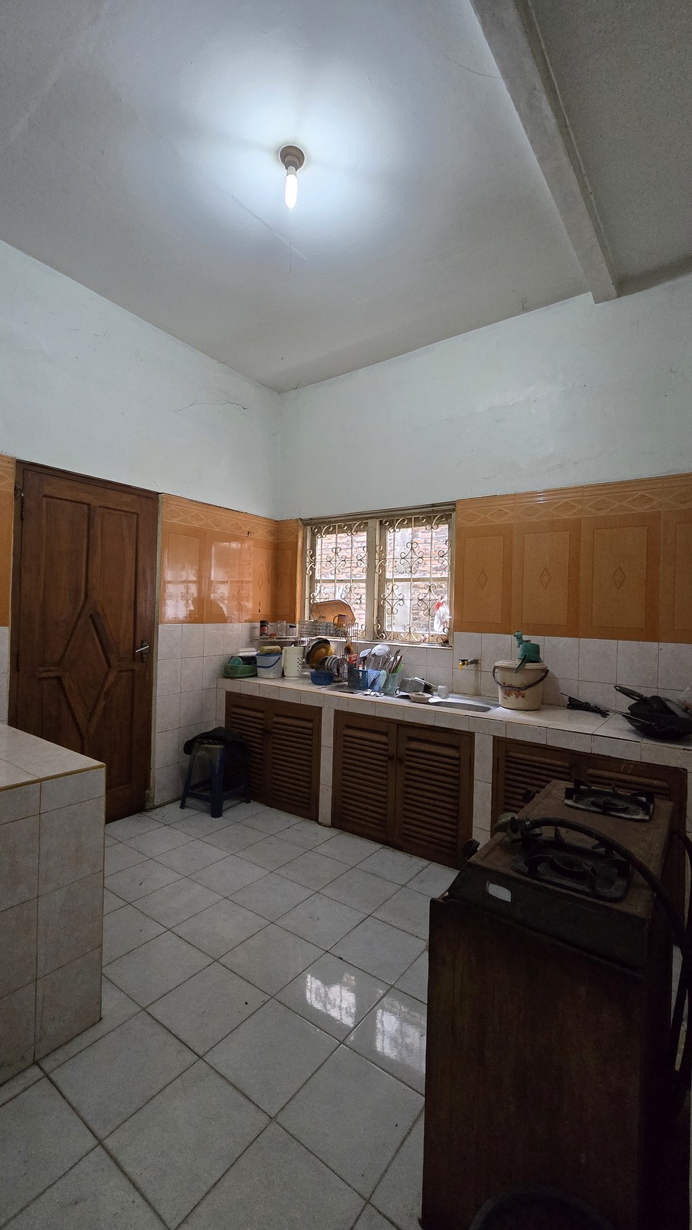 Rumah Lama Terawat Layak Huni di Pegangsaan, Menteng, Jakarta Pusat