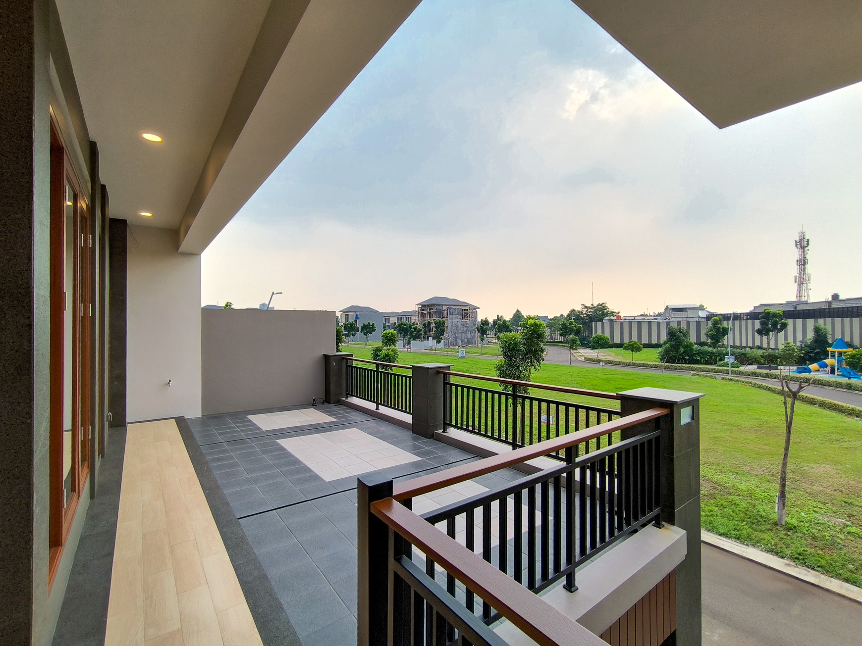 Rumah Brand New, Smart home hoek dgn pool di Dharmawangsa home, Bintaro