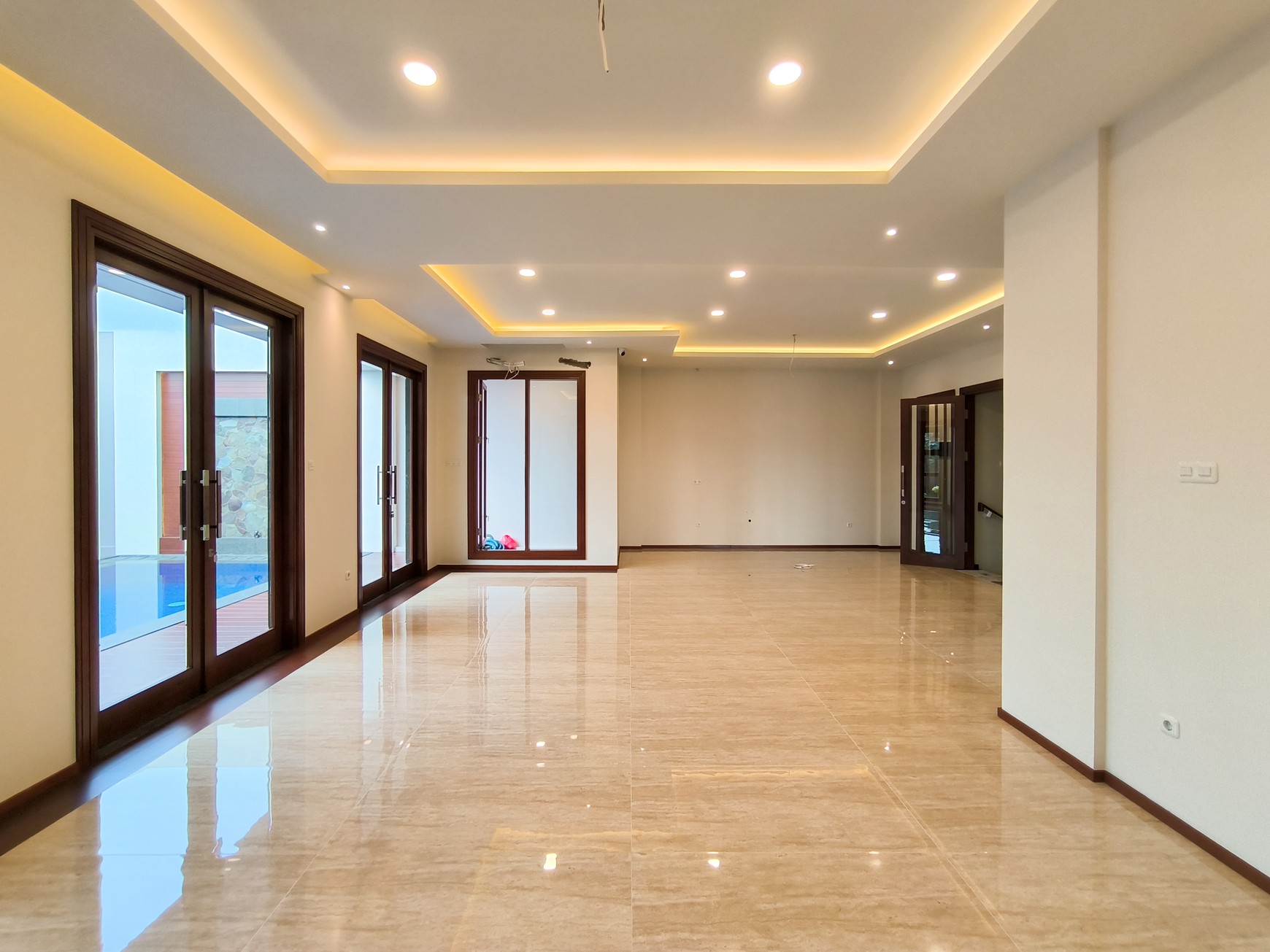 Rumah Brand New, Smart home hoek dgn pool di Dharmawangsa home, Bintaro