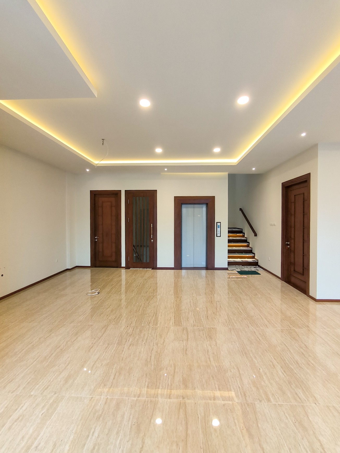 Rumah Brand New, Smart home hoek dgn pool di Dharmawangsa home, Bintaro