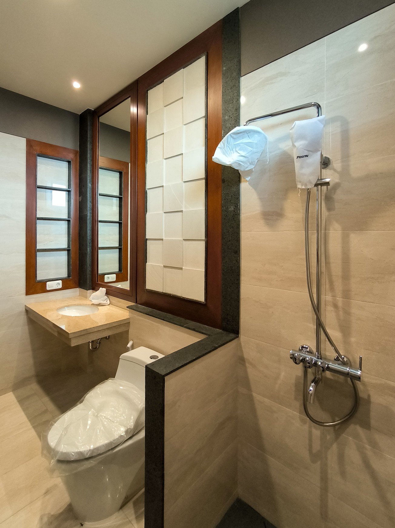 Rumah Brand New, Smart home hoek dgn pool di Dharmawangsa home, Bintaro