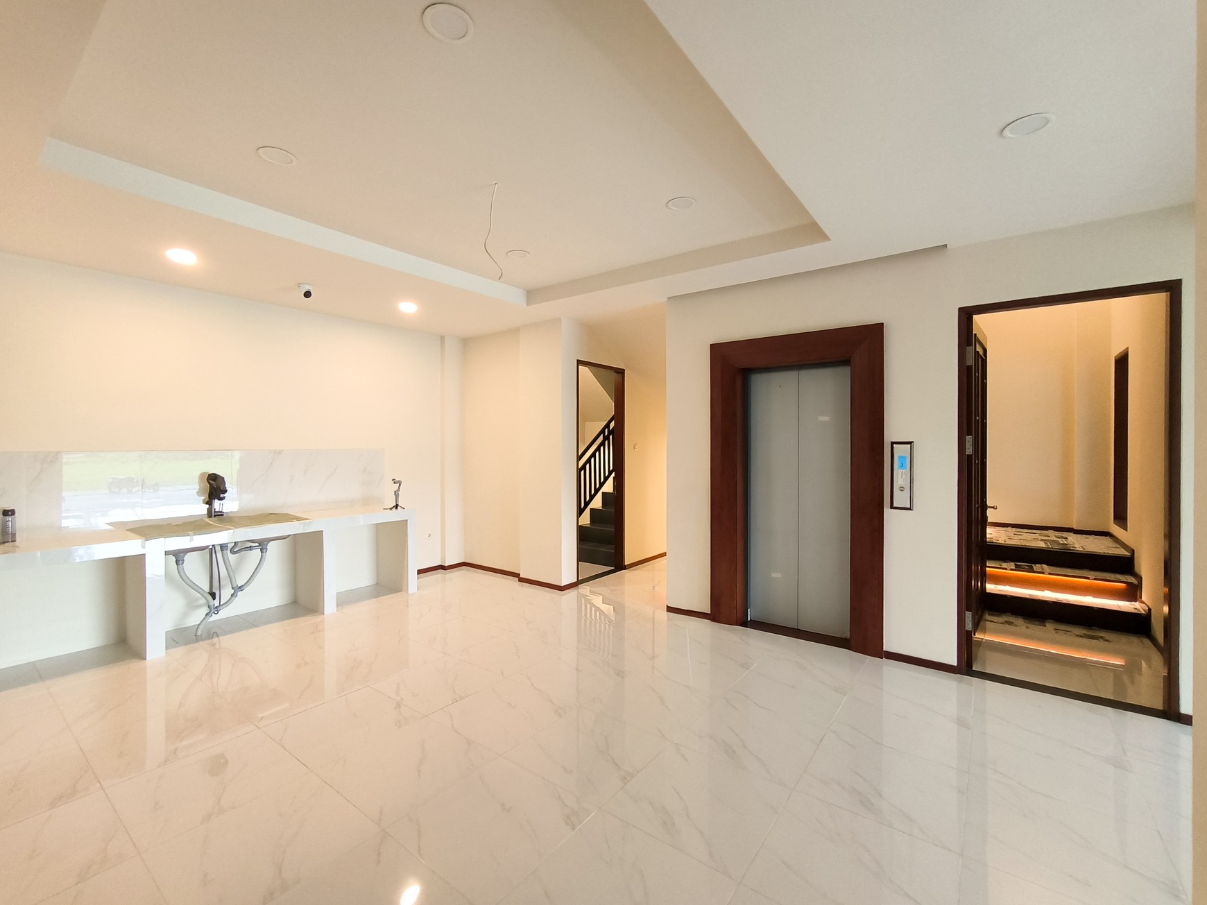 Rumah Brand New, Smart home hoek dgn pool di Dharmawangsa home, Bintaro