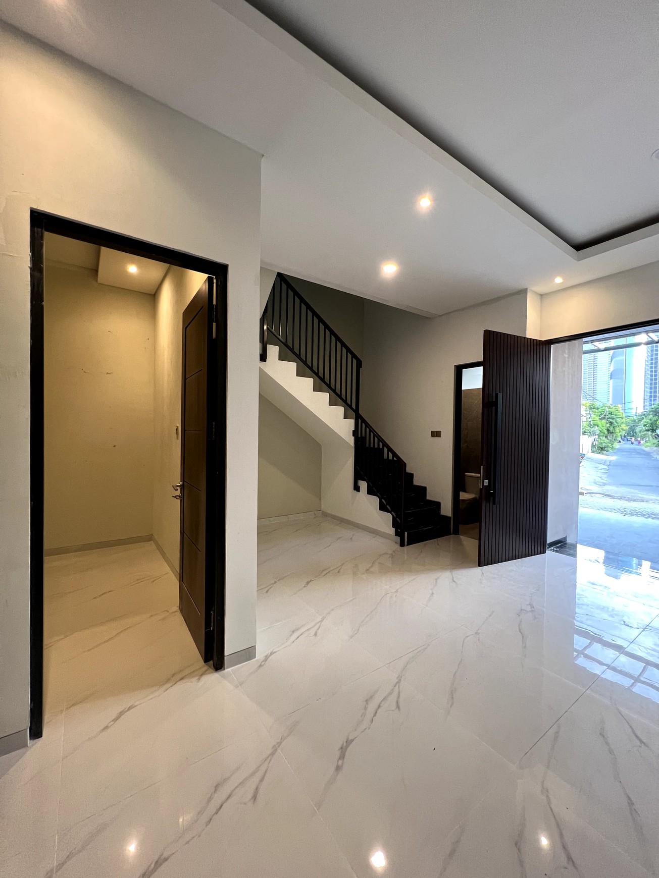 NEW Modern Tropical House Kupang Baru, Langka STRATEGIS, MEWAH Surabaya Barat