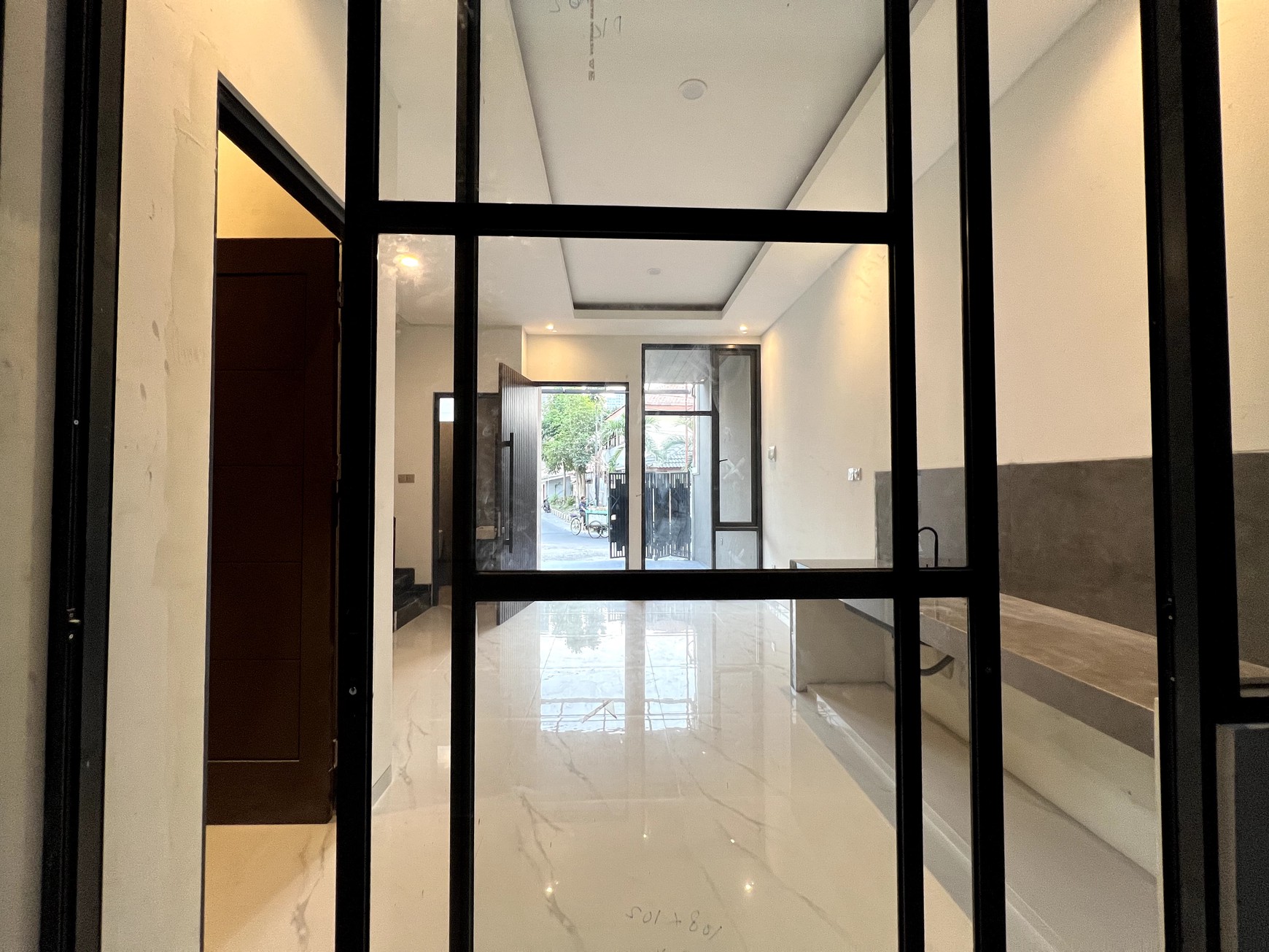 NEW Modern Tropical House Kupang Baru, Langka STRATEGIS, MEWAH Surabaya Barat