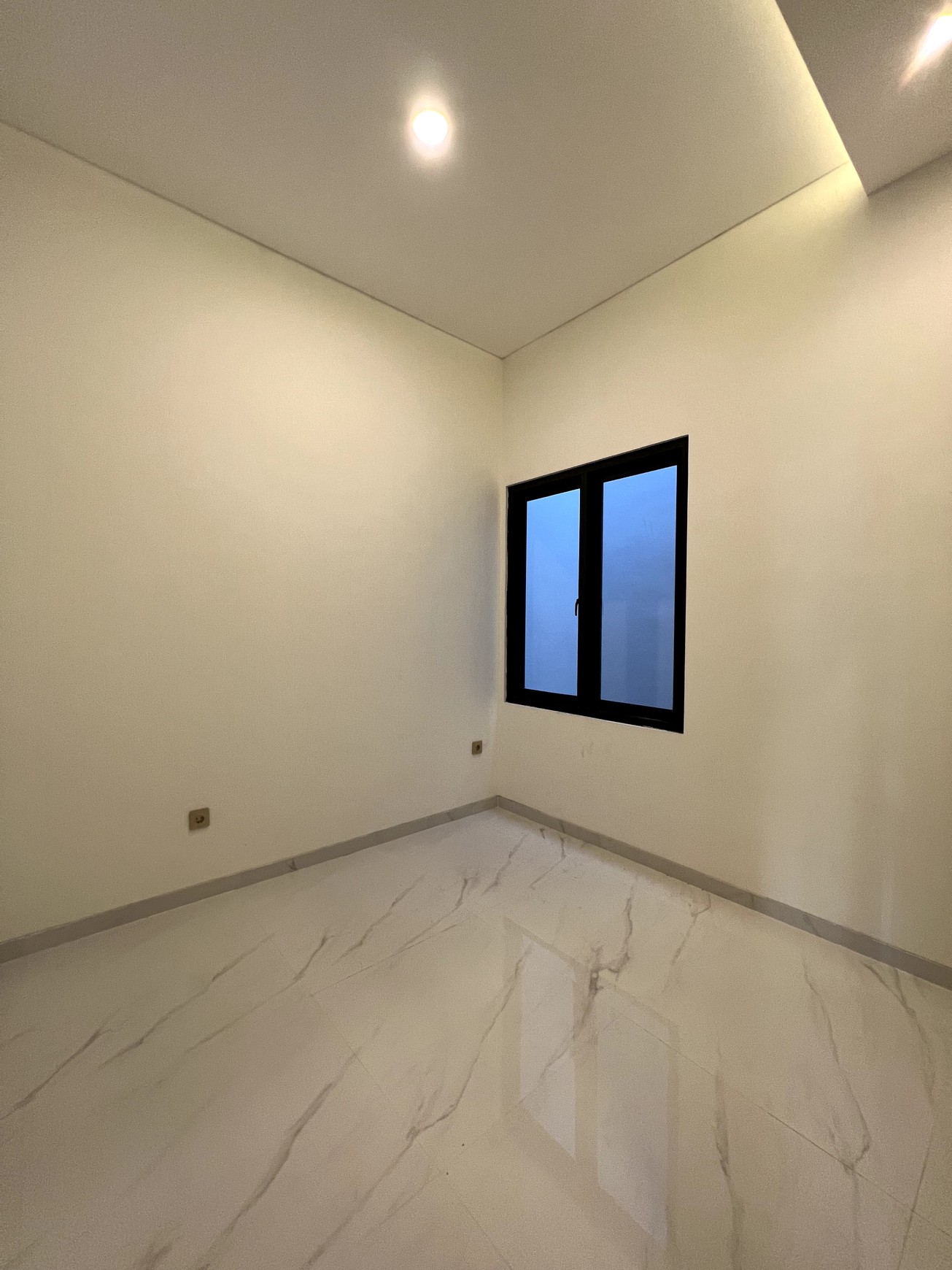 NEW Modern Tropical House Kupang Baru, Langka STRATEGIS, MEWAH Surabaya Barat