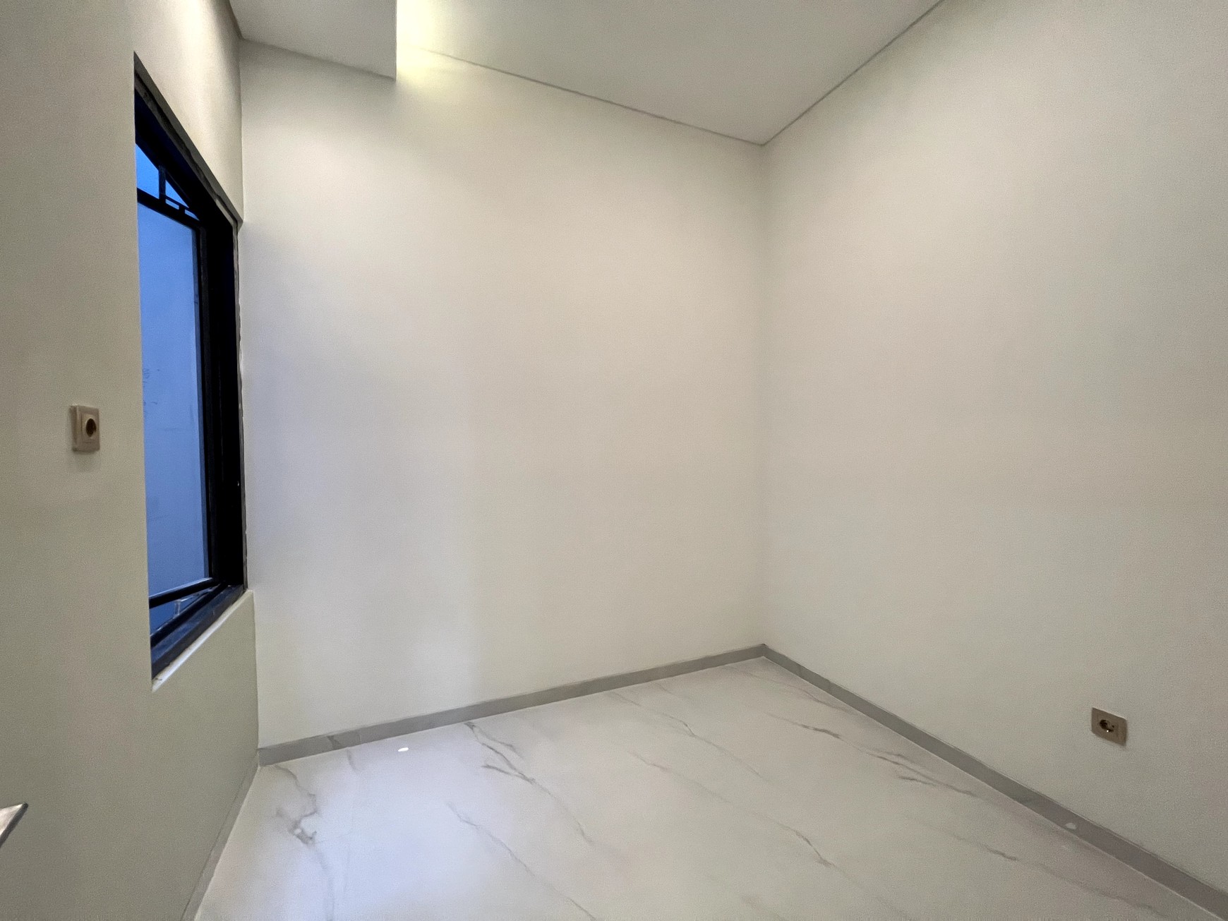NEW Modern Tropical House Kupang Baru, Langka STRATEGIS, MEWAH Surabaya Barat