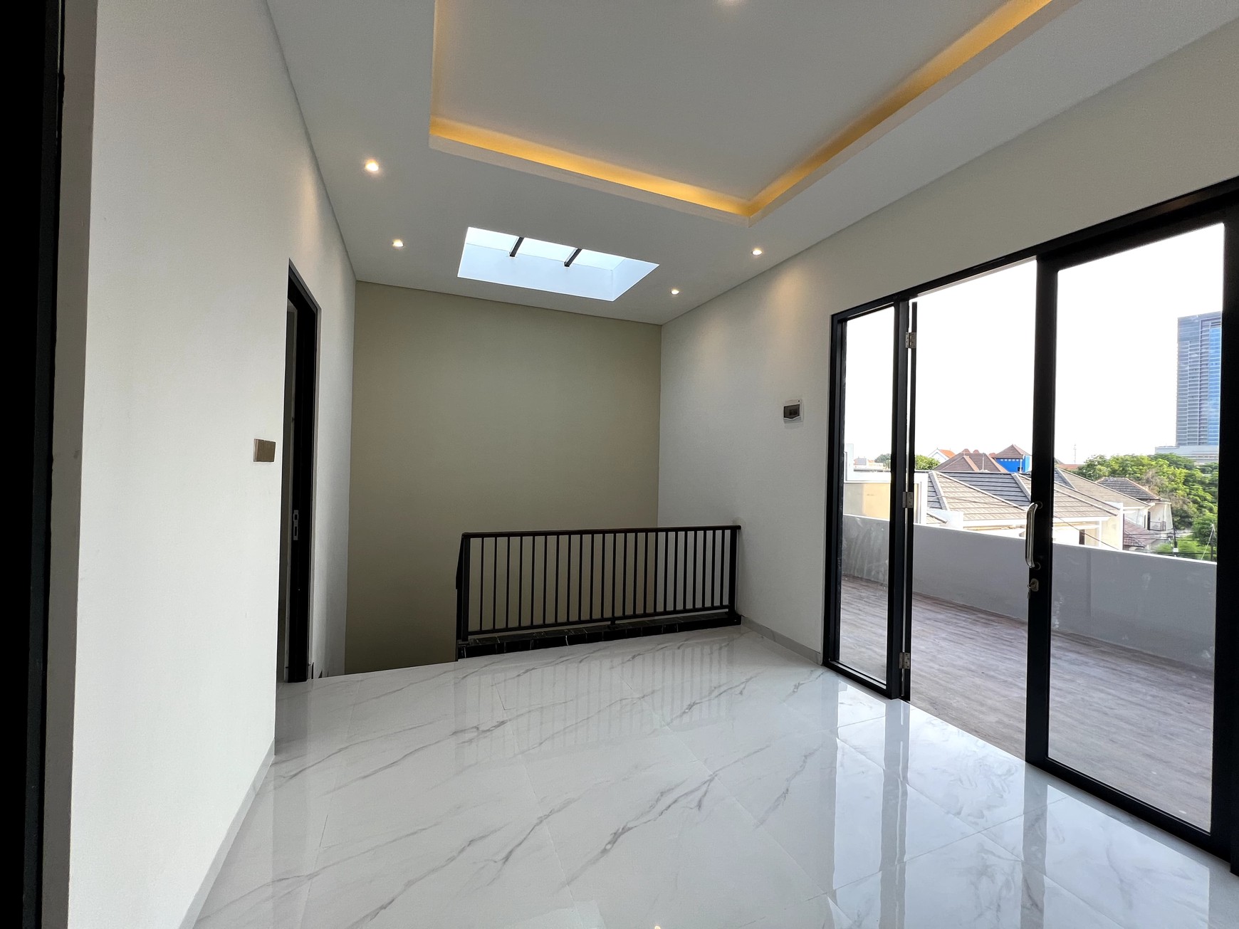 NEW Modern Tropical House Kupang Baru, Langka STRATEGIS, MEWAH Surabaya Barat
