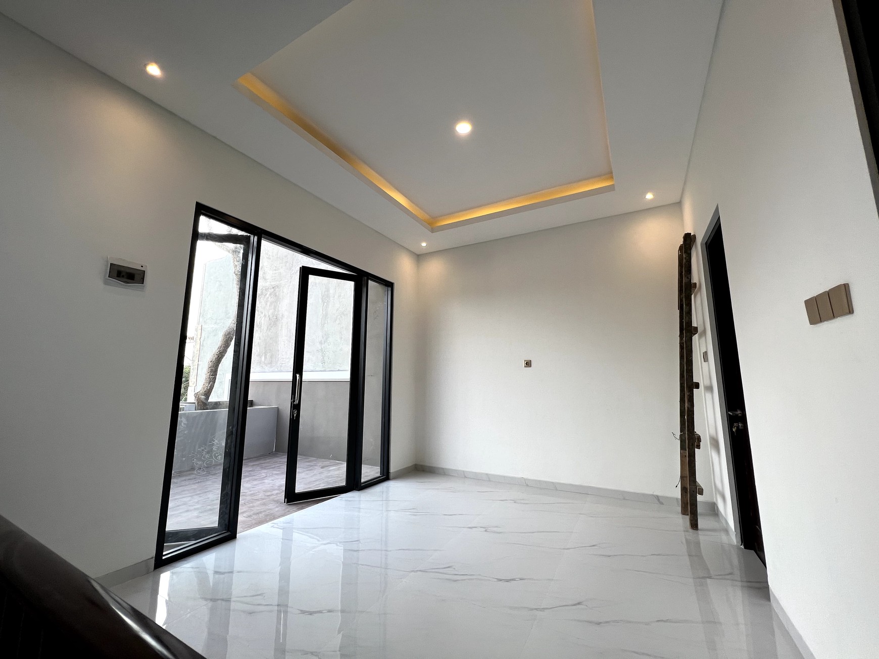 NEW Modern Tropical House Kupang Baru, Langka STRATEGIS, MEWAH Surabaya Barat