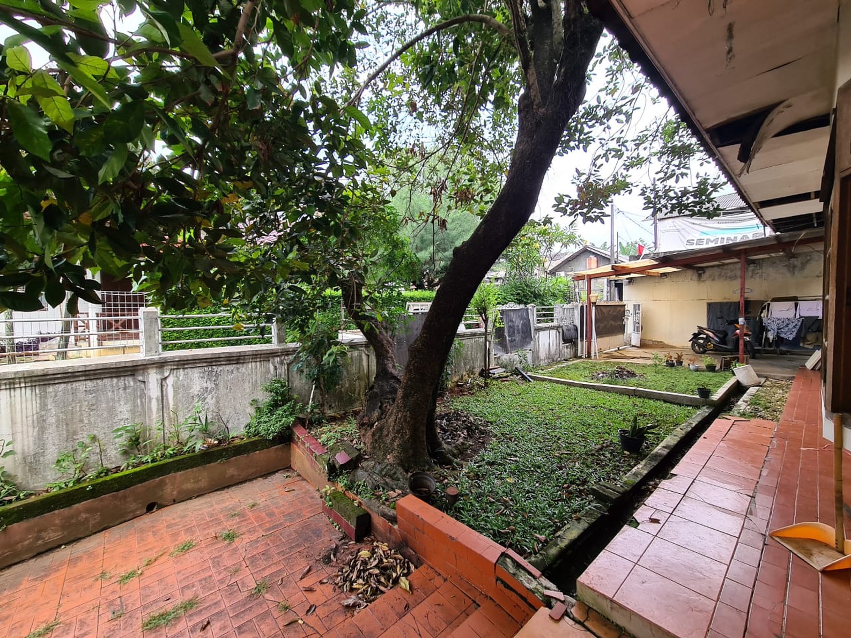 Rumah Nyaman di Cinere Bangunan 1 Lantai dengan Halaman Luas