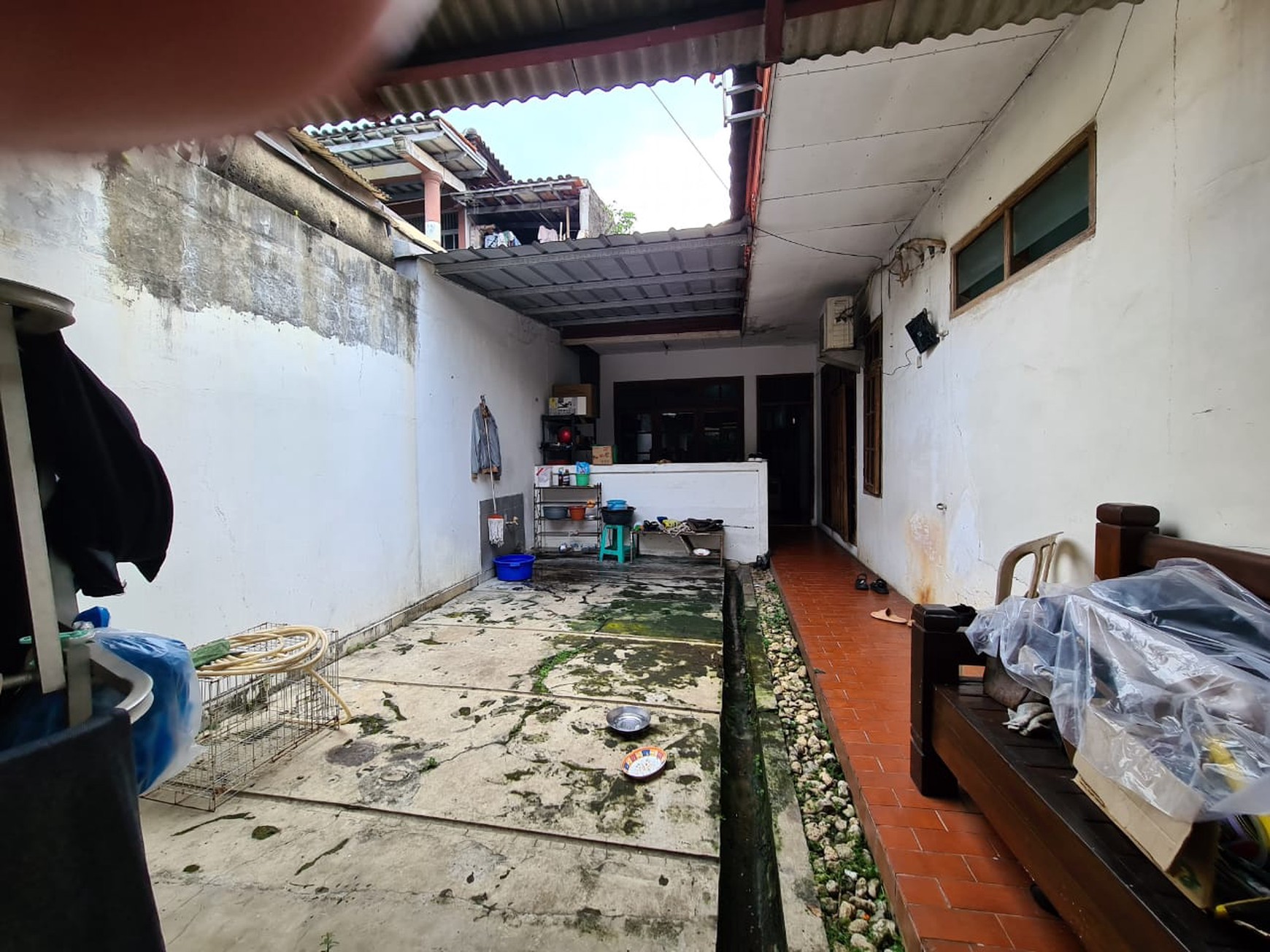 Rumah Nyaman di Cinere Bangunan 1 Lantai dengan Halaman Luas