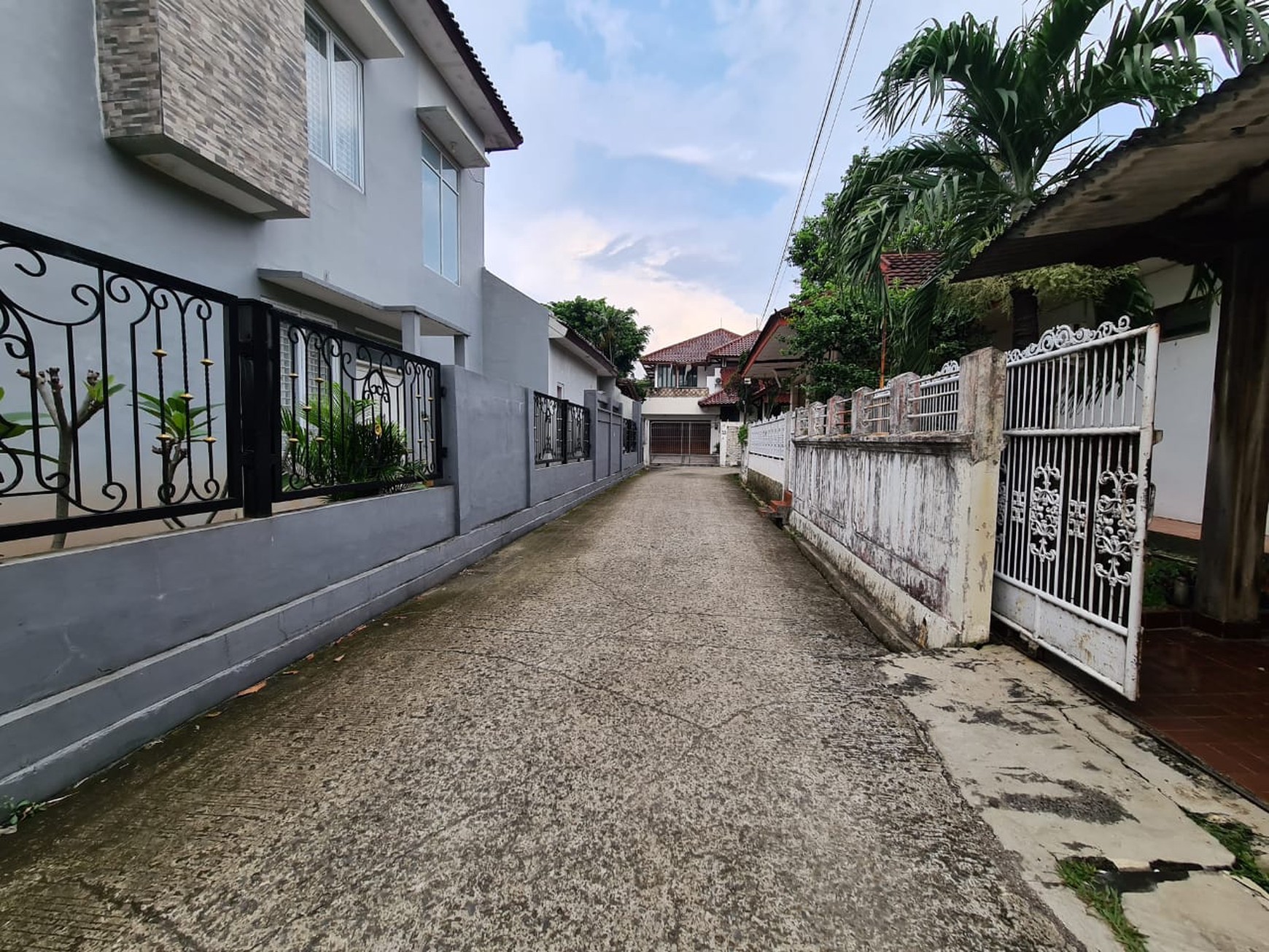 Rumah Nyaman di Cinere Bangunan 1 Lantai dengan Halaman Luas