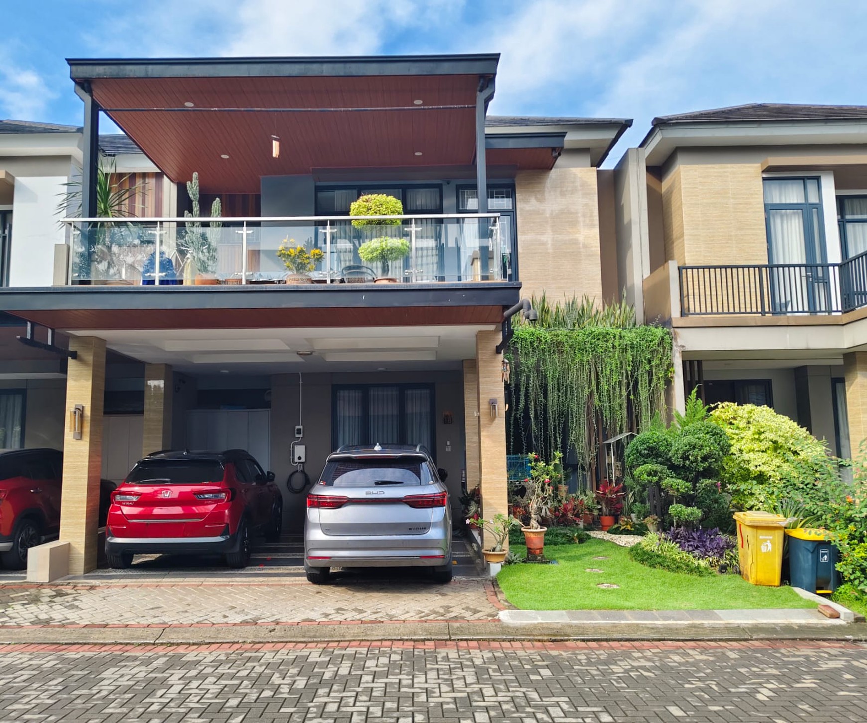 Rumah Mewah dekat Penabur Kota Wisata 